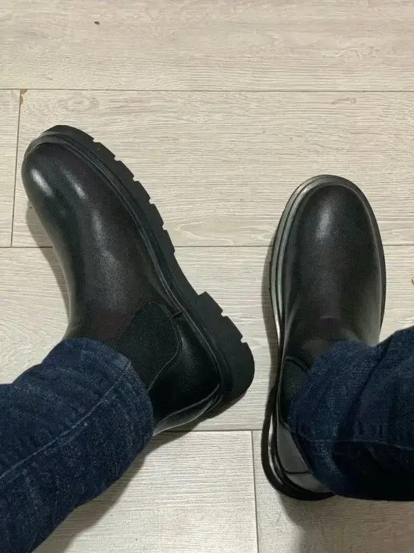Boots Winter Slip On Men Shoes in Black (Size 8.5)