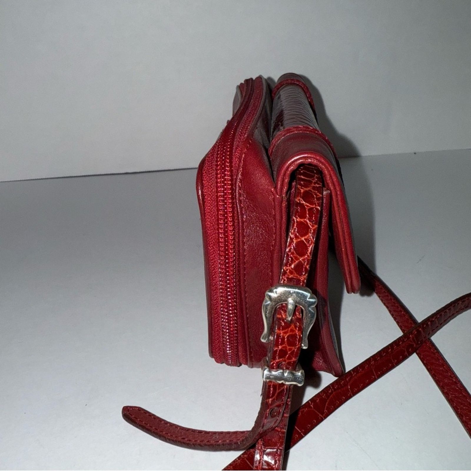 Brighton VINTAGE BRIGHTON 90s red alligator leather wallet crossbody Size ONE SIZE - 5 Thumbnail