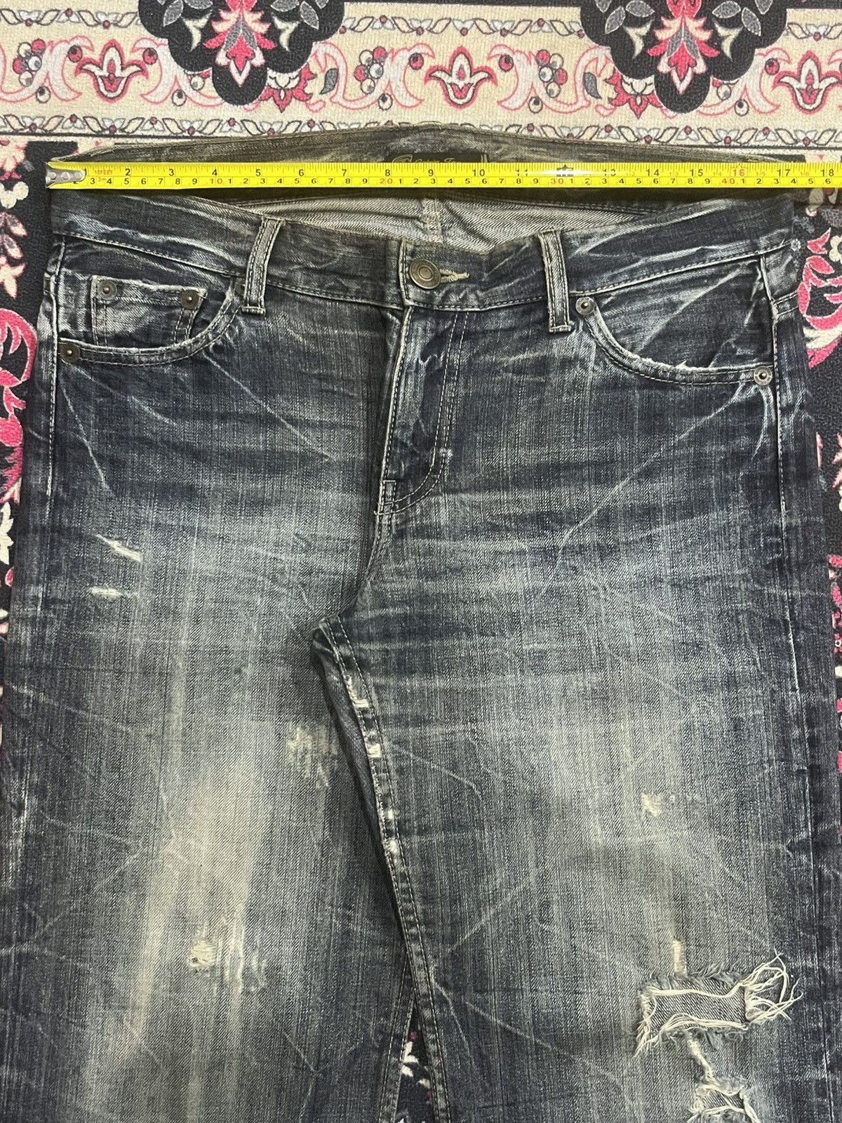 Le Grande Bleu (L.G.B.) Oririn Slogan Embroidered Thunder Washed Distressed Jeans Size US 34 / EU 50 - 11 Thumbnail