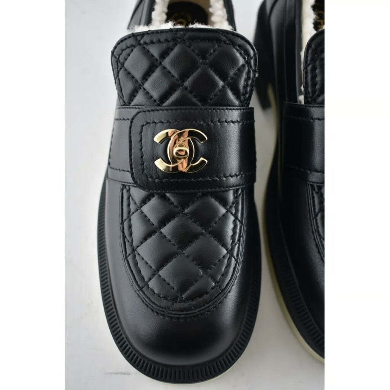 Chanel 21B Quilted Turnlock CC Shearling Fur Mule Flat Loafer 42 Size US 12 / IT 42 - 5 Thumbnail