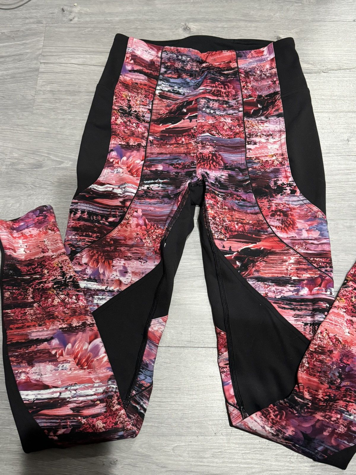 Lululemon Lululemon Sweat and Repeat Tight 28” Legging Size 28" / US 6 / IT 42 - 1 Thumbnail