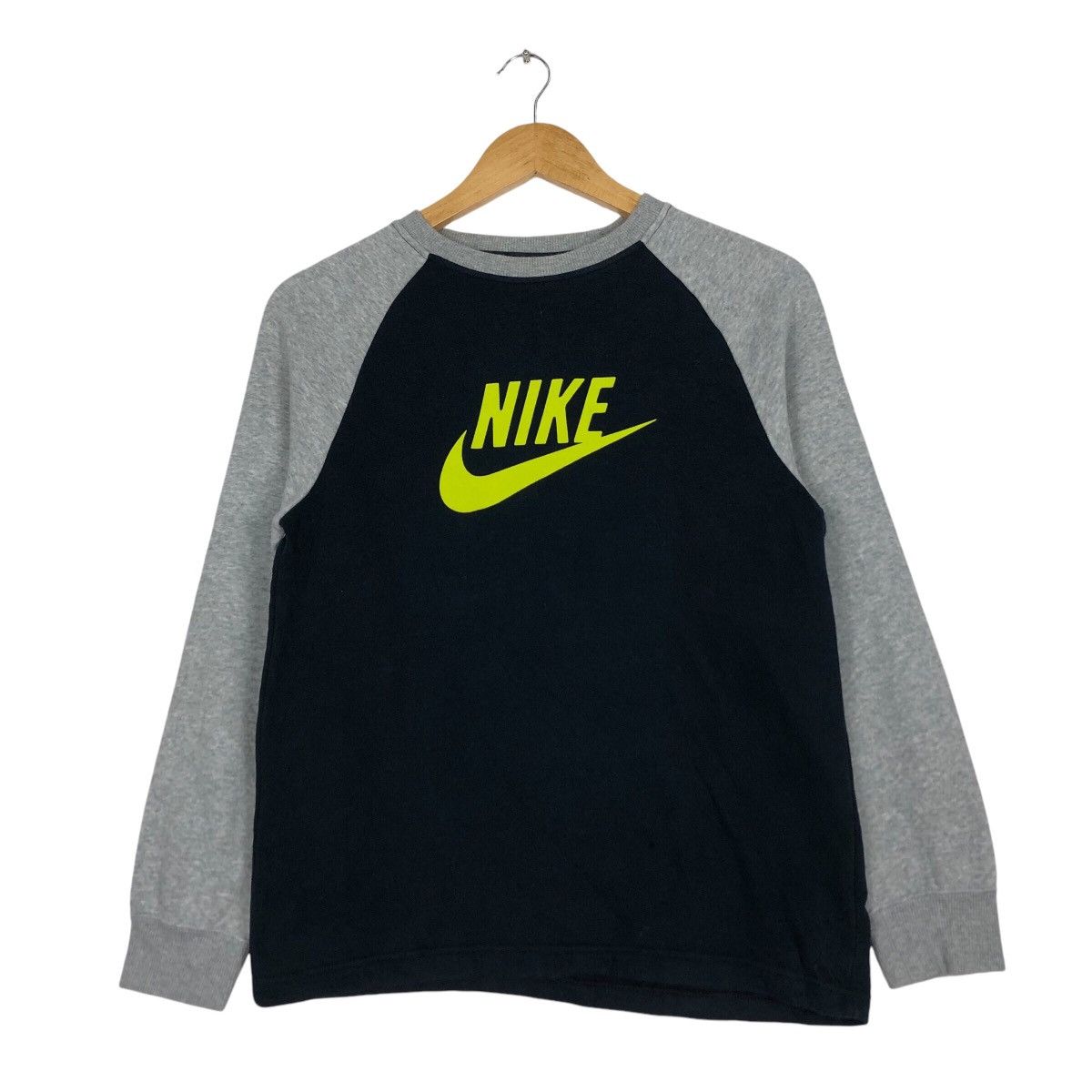 Nike × Vintage Vintage Nike Raglan Sweatshirt Rare Size US S / EU 44-46 / 1 - 1 Thumbnail
