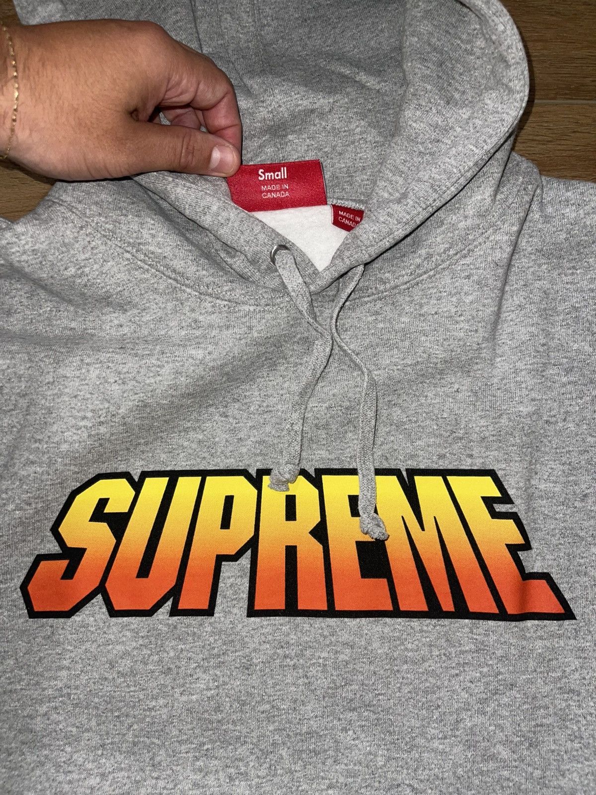 Supreme Supreme Gradient Hooded Sweatshirt Light Grey size Small Size US S / EU 44-46 / 1 - 3 Thumbnail