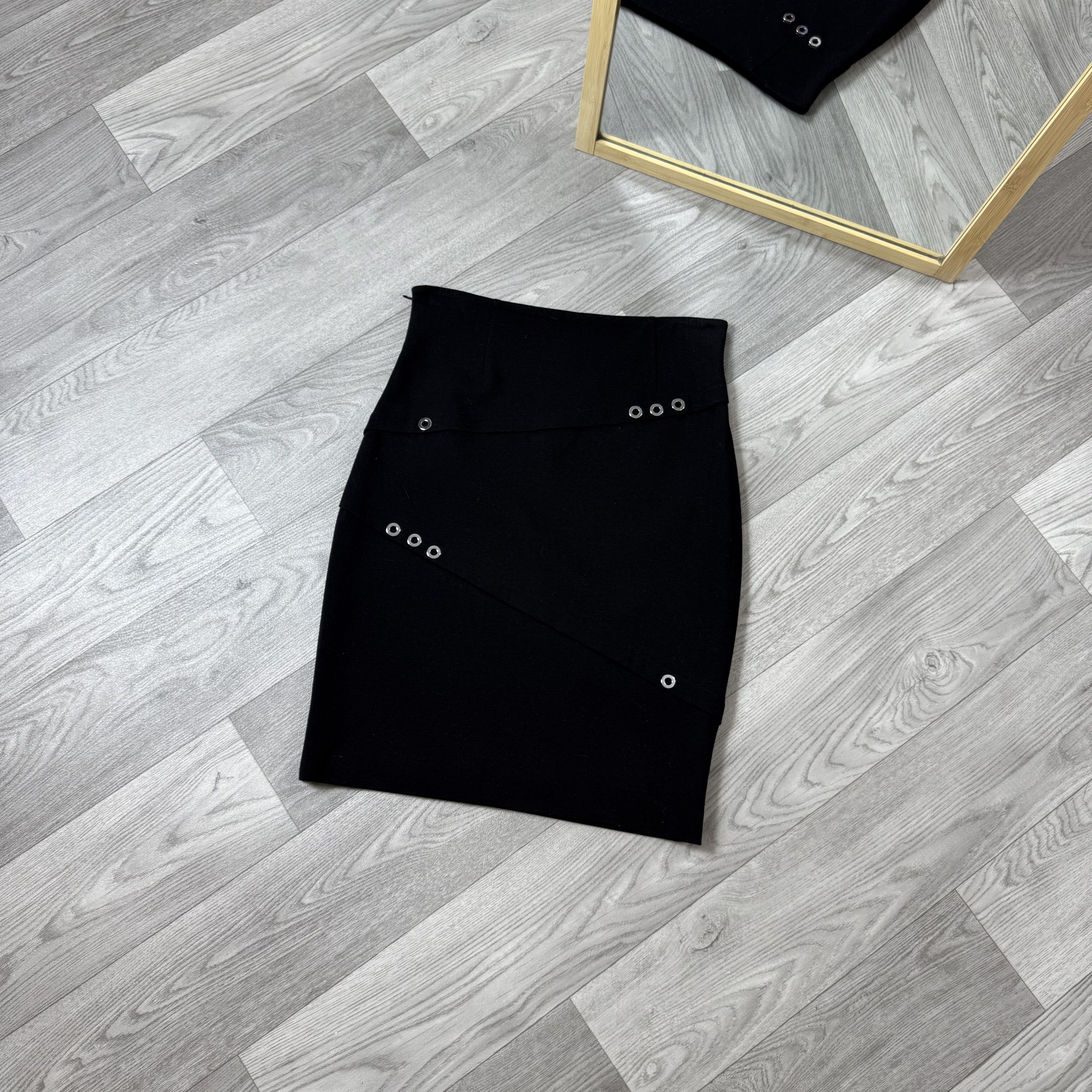 Versace Vintage Versace Collection Rare Women's Black Midi Skirt M Size 28" / US 6 / IT 42 - 1 Thumbnail