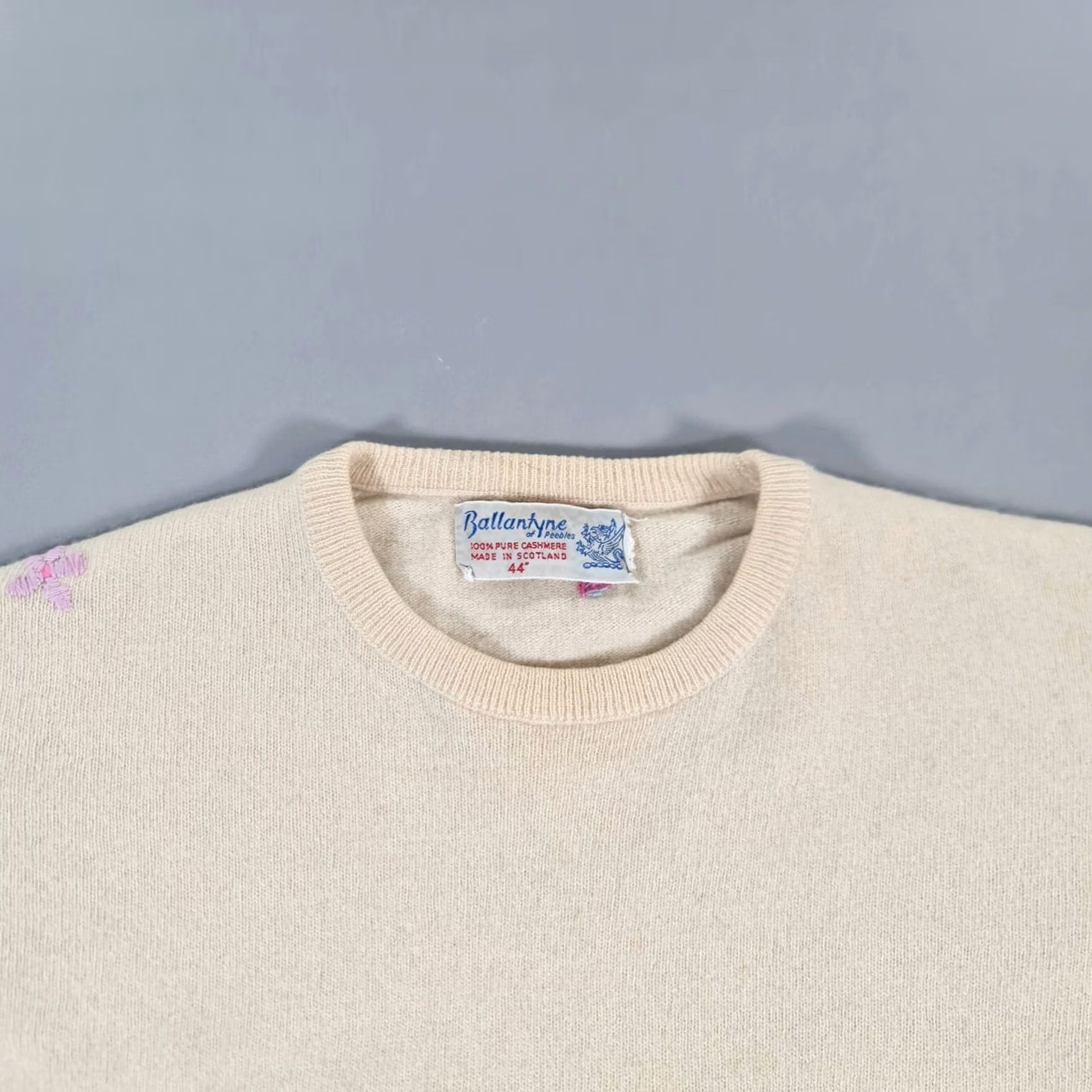Ballantyne VINTAGE Ballantyne of Peebles Womens Cashmere Jumper Ivory 44 Floral Embroidered Size XL / US 12-14 / IT 48-50 - 2 Thumbnail