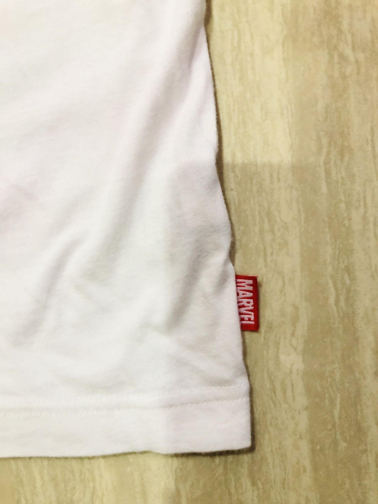 Japanese Brand THE VULTURE IS HERE! By Marvel x UNIQLO Short Sleeve T-shirt Size US M / EU 48-50 / 2 - 5 Thumbnail
