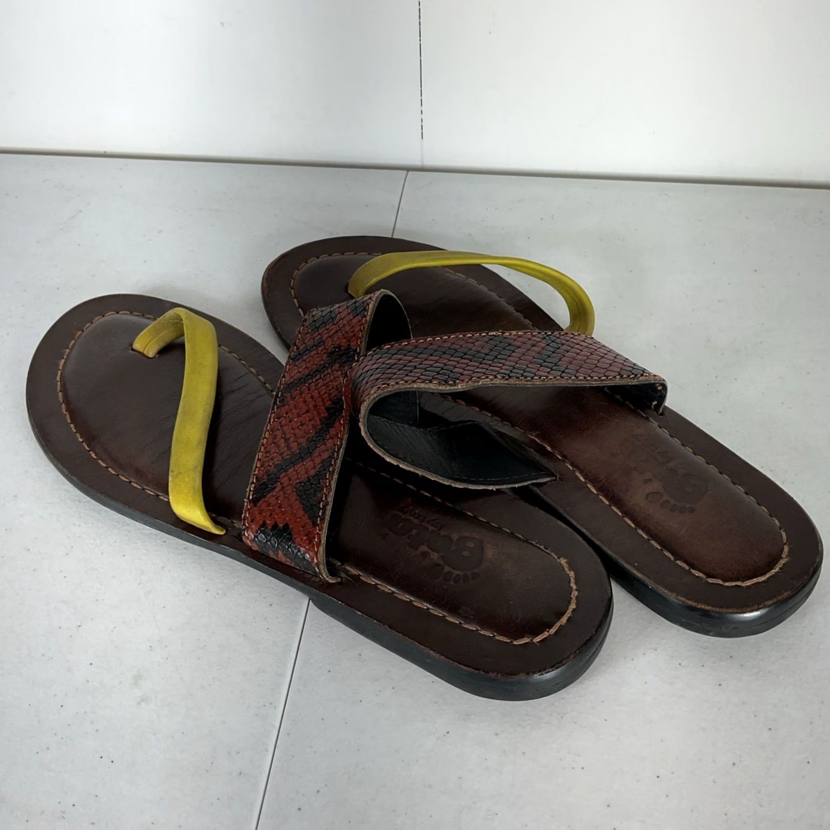 Bata VINTAGE Bata Red Snakeskin Leather Strappy Flat Toe Post Sandals Women 9 ITALY Size US 9 / IT 39 - 4 Thumbnail