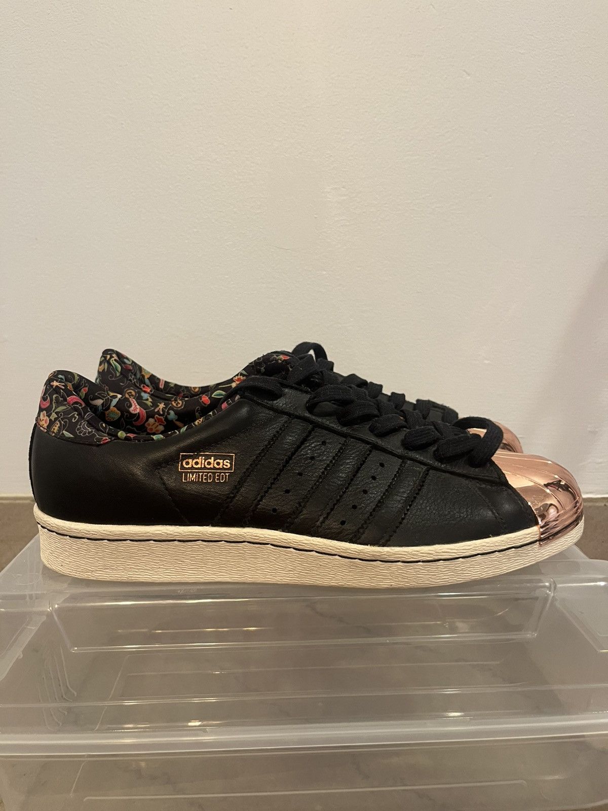 Adidas Limited edition floral copper shelltoe Size US 8 / EU 41 - 2 Thumbnail