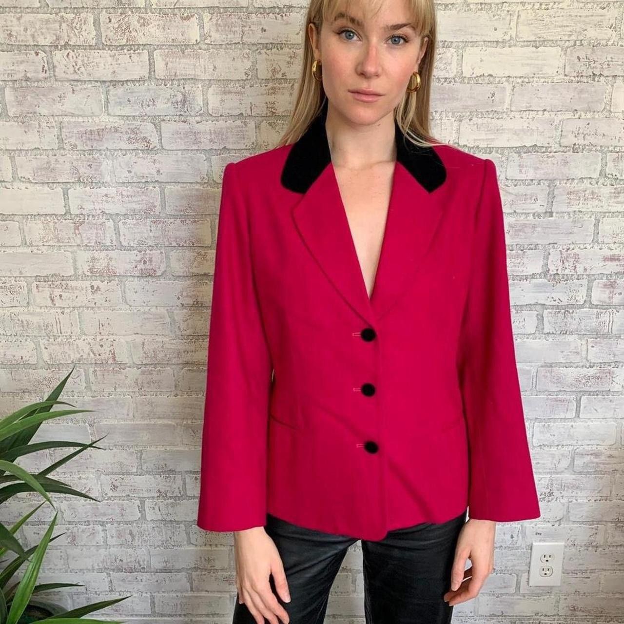 Other Vintage Magenta Blazer with Black Velvet Size M / US 6-8 / IT 42-44 - 2 Thumbnail
