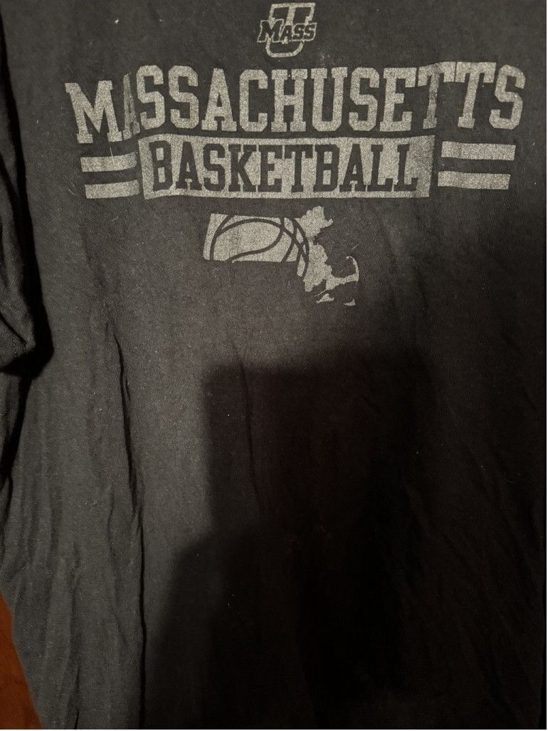 NCAA UMass Minutemen Basketball S/S T-shirt Men's L Black Size US L / EU 52-54 / 3 - 4 Thumbnail