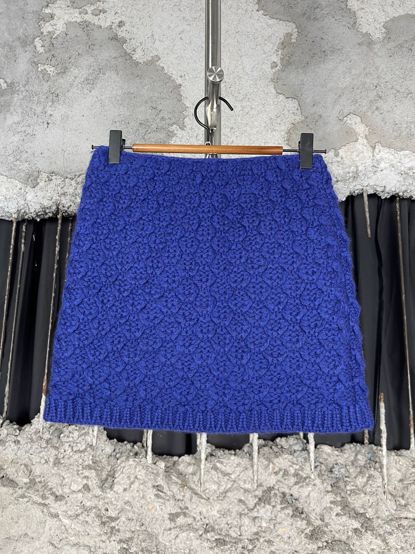 Chanel Chanel Women's New Skirt Size 34 Size 25" / US 0 / IT 36 - 2 Thumbnail