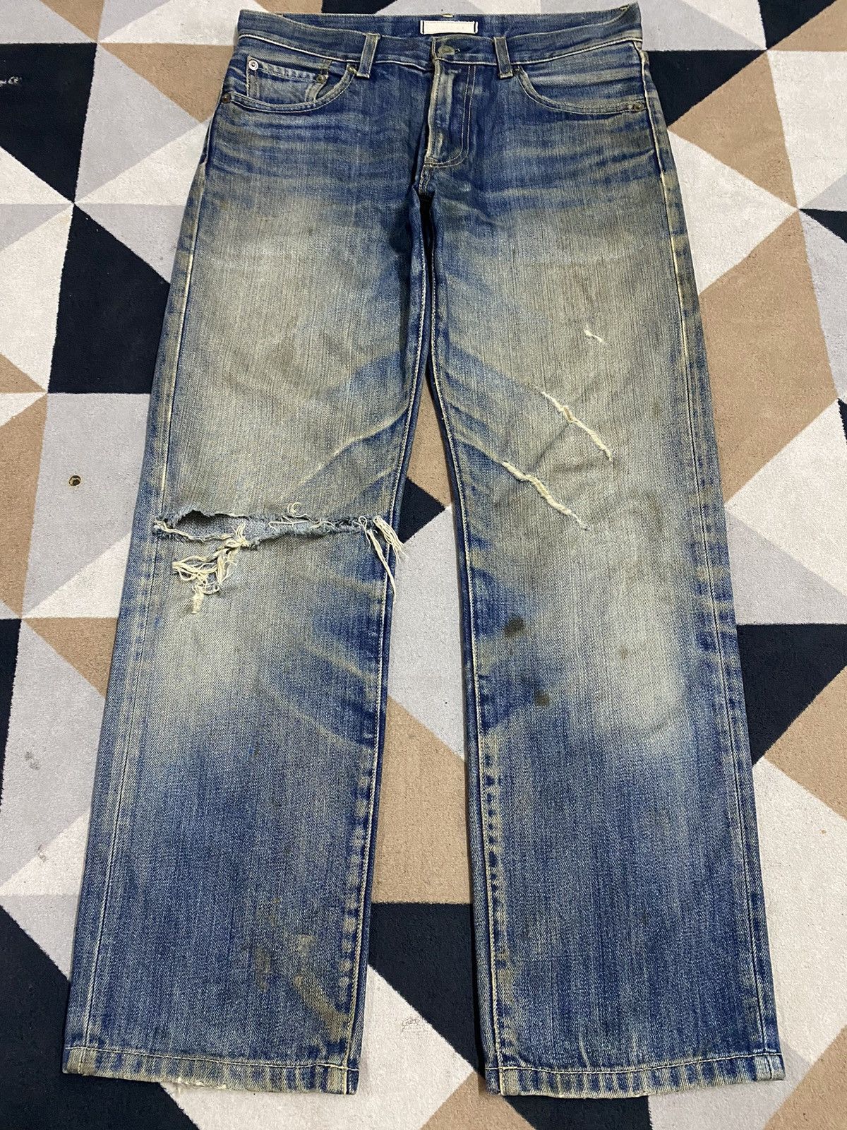 Japanese Brand Vintage Uniqlo Mud Wash Distressed Loose Jeans Size US 32 / EU 48 - 1 Thumbnail