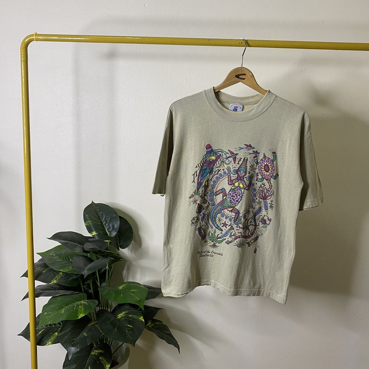 Vintage Vintage 1990s Path Of The Crocodiles Art Tee Size US M / EU 48-50 / 2 - 1 Thumbnail