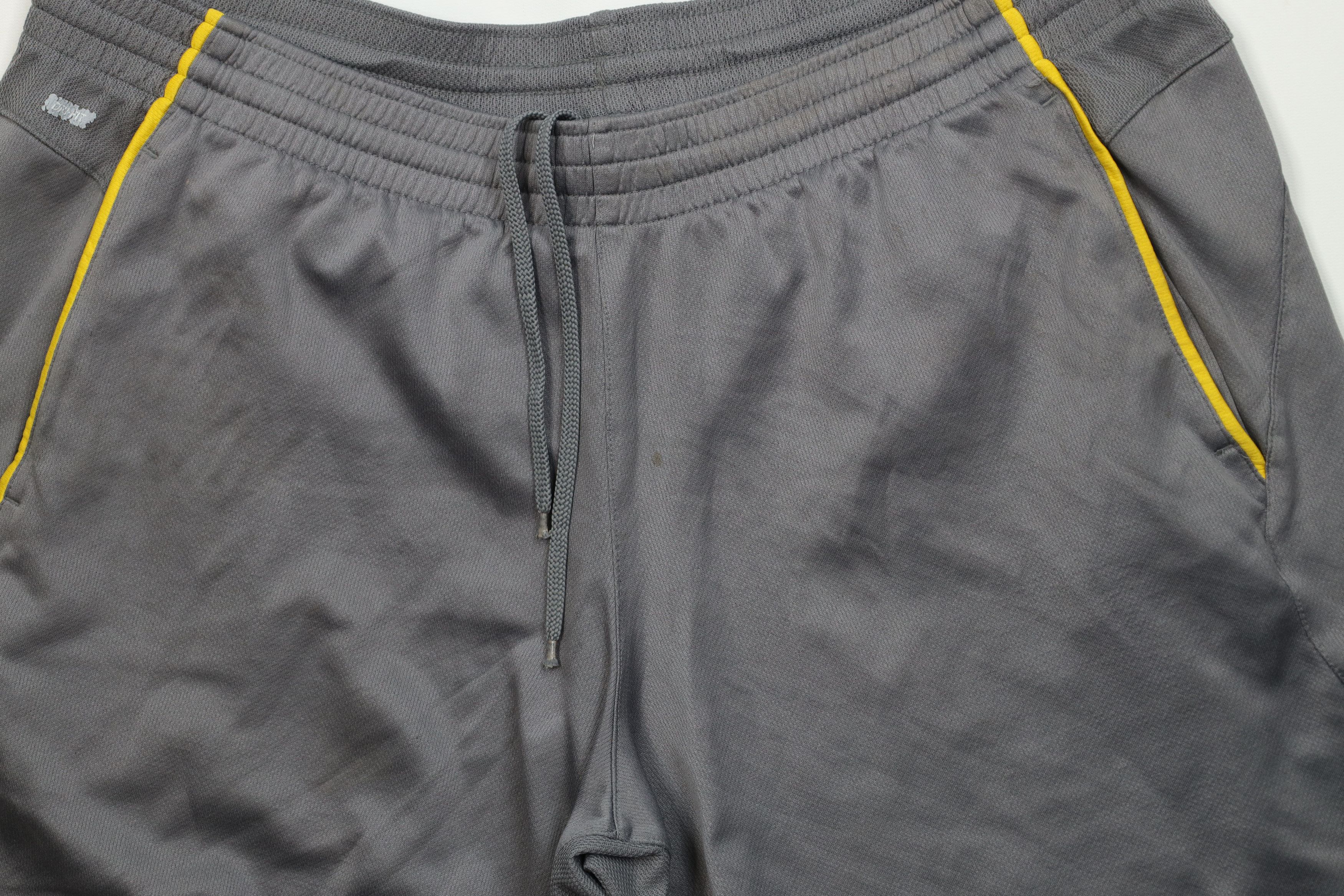 Nike AS IS Vintage Nike Swoosh University of Michigan Shorts Size US 36 / EU 52 - 3 Thumbnail