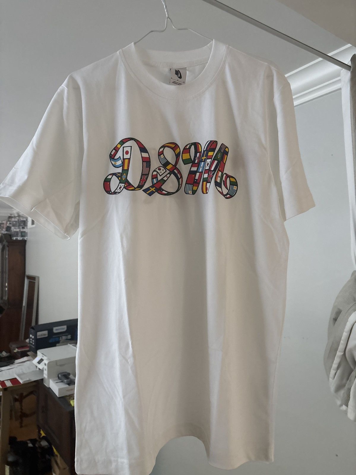 Dover Street Market × Nike Dover street market dsm la Nike flags t shirt white medium Size US M / EU 48-50 / 2 - 2 Thumbnail