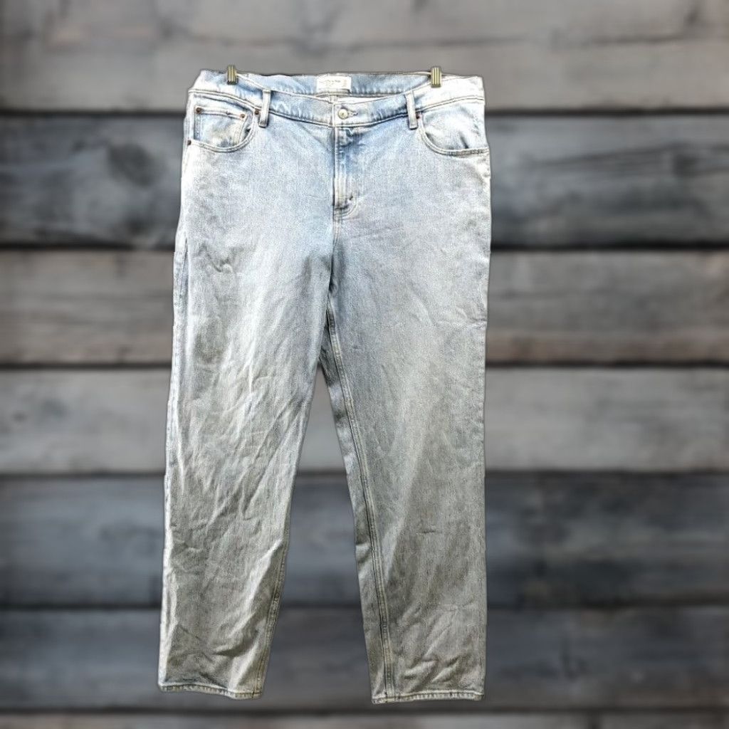 Abercrombie & Fitch Abercrombie & Fitch 90s Straight Low Rise Jean Womens 33 Blue Light Wash Denim Regular 33 Inseam 30.5 in Size 24" / US 00 / IT 34 - 1 Thumbnail