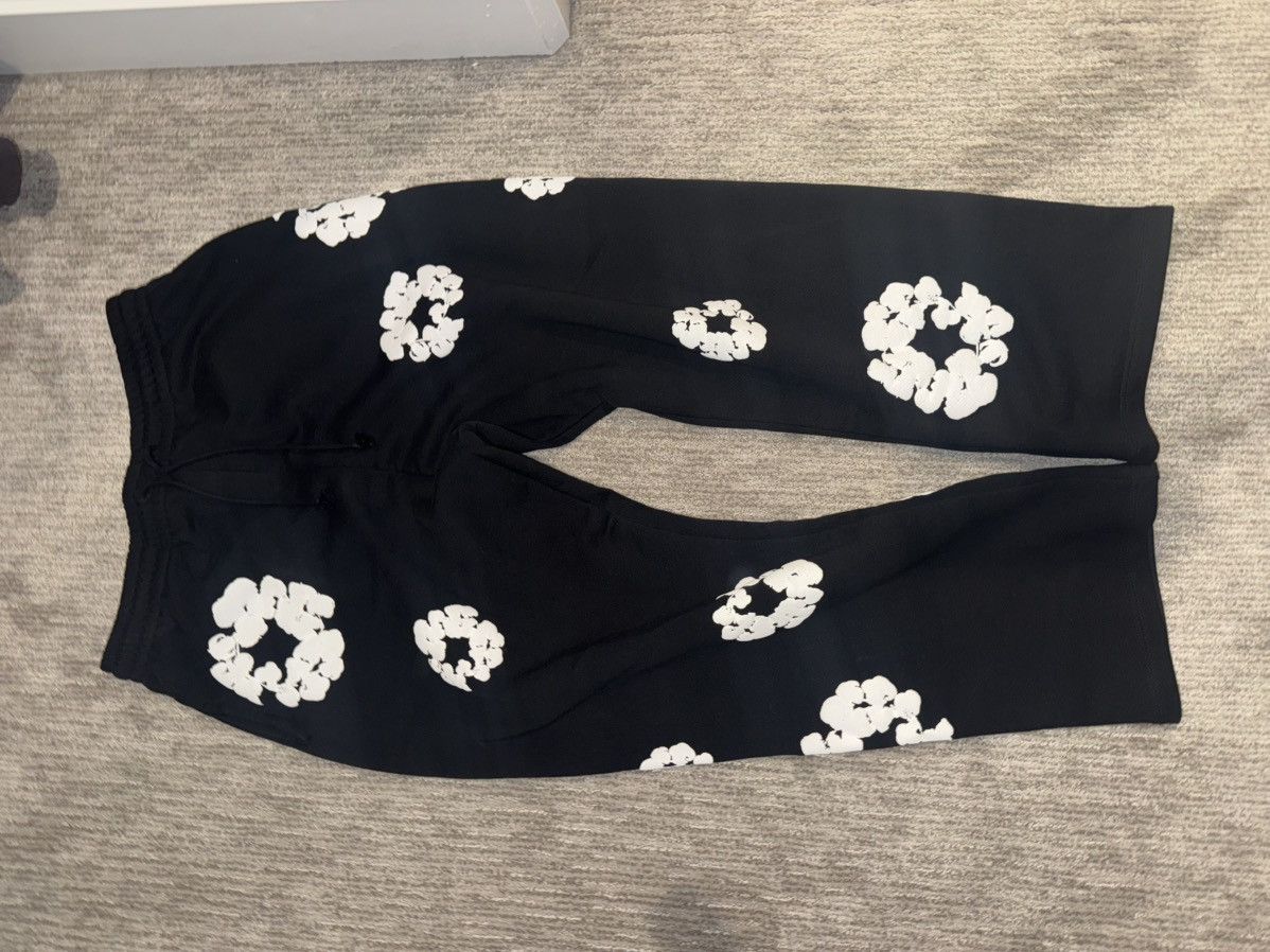 DENIM TEARS Denim Tears Cotton wreath straight leg sweat pants Size US 34 / EU 50 - 1 Thumbnail