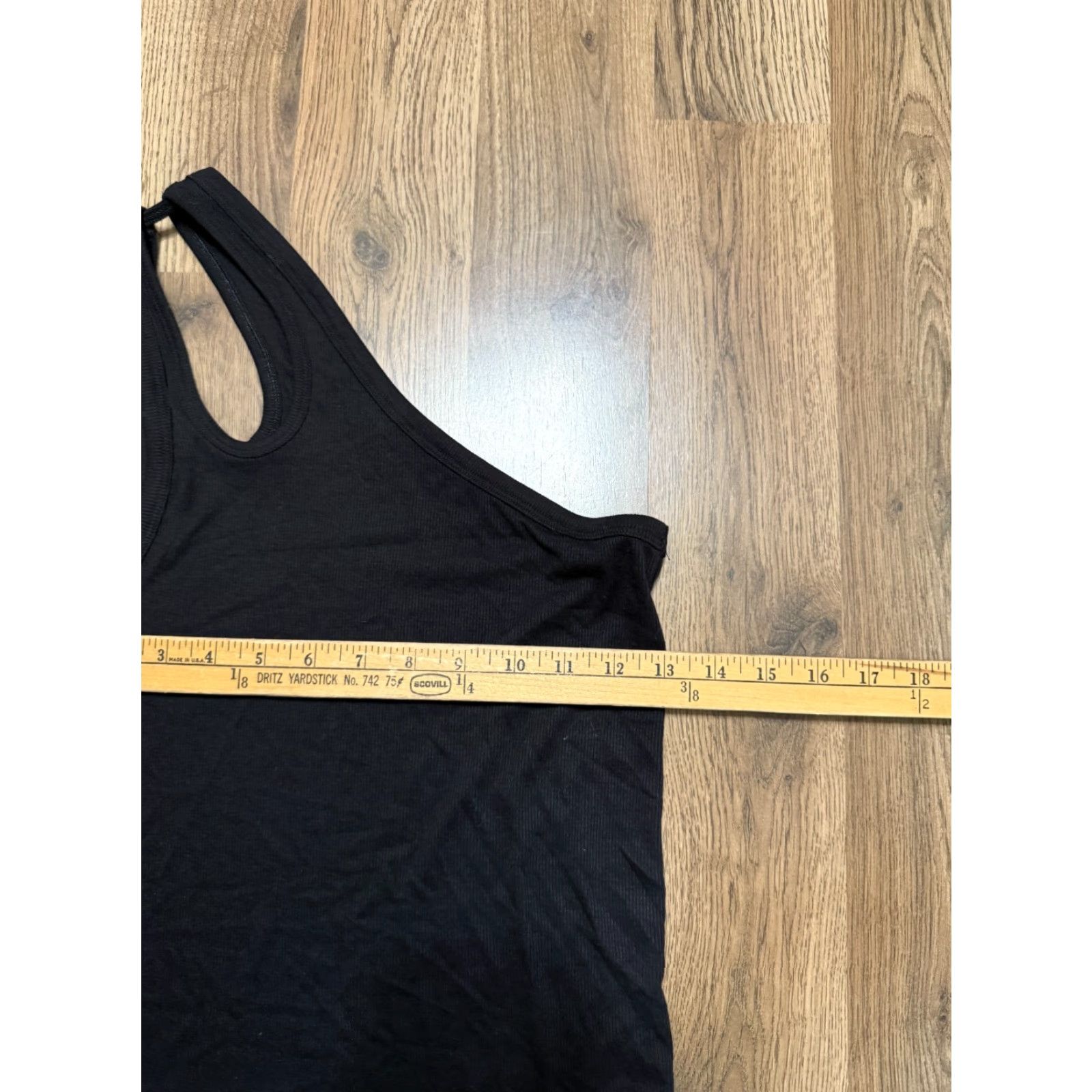Old Navy Old Navy Tank Shirt Women Small Black Ultralite Go Dry One Shoulder Casual Basic Modern Size S / US 4 / IT 40 - 4 Thumbnail
