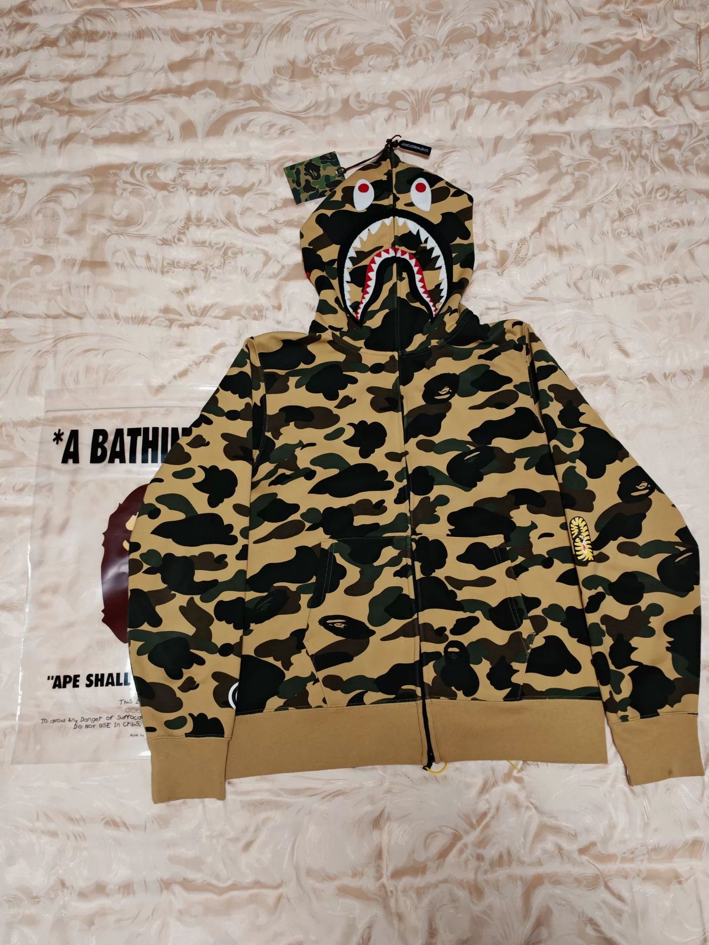 Bape Bape Yellow Hoodie L Men Size US L / EU 52-54 / 3 - 1 Thumbnail