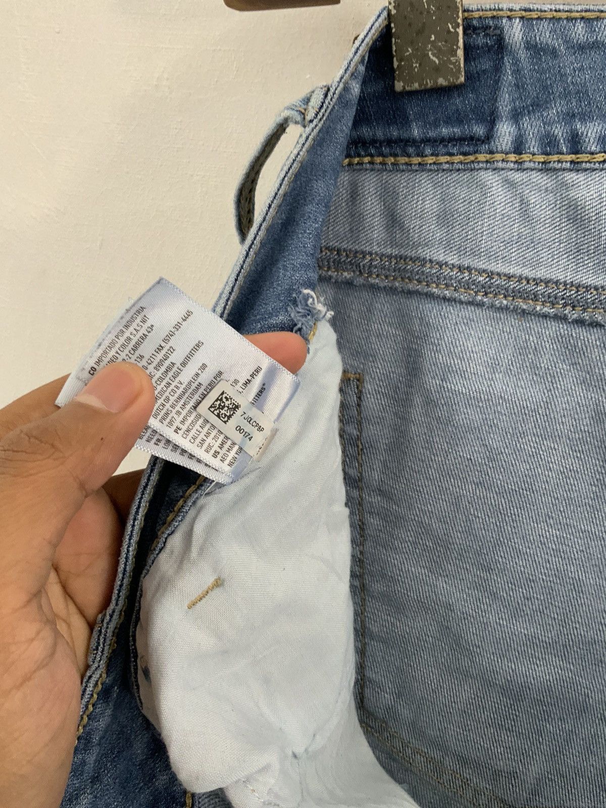American Eagle Outfitters American Eagle Distressed Jean Size US 35 - 12 Thumbnail