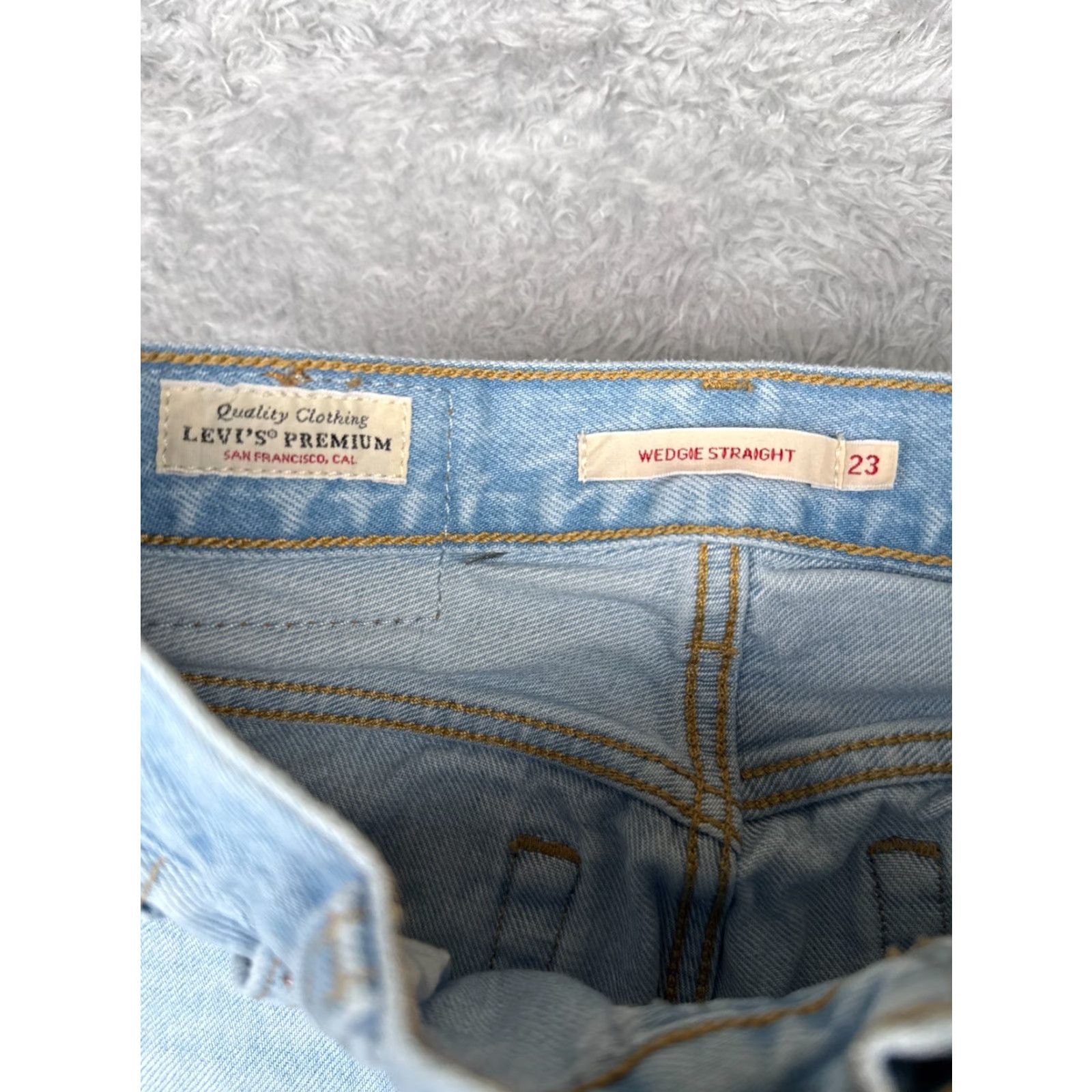 Levi's VINTAGE Levis Premium Jeans Womens 23 Blue Denim Big E Wedgie Straight Distressed 23x25 Size 40" / US 18 - 6 Thumbnail