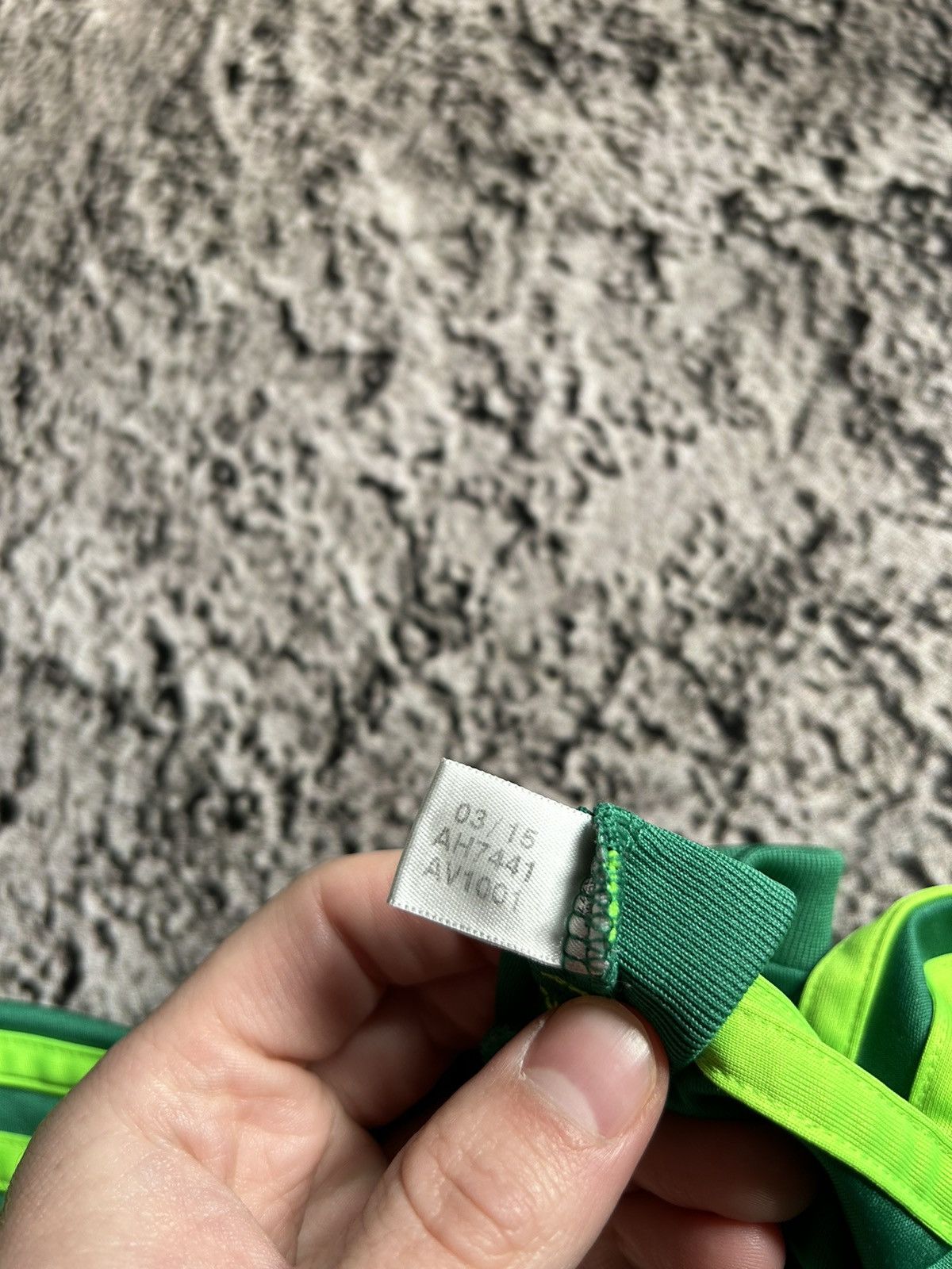 Adidas Real Madrid 2015/16 goalkeeper away adidas jersey Size US M / EU 48-50 / 2 - 12 Thumbnail