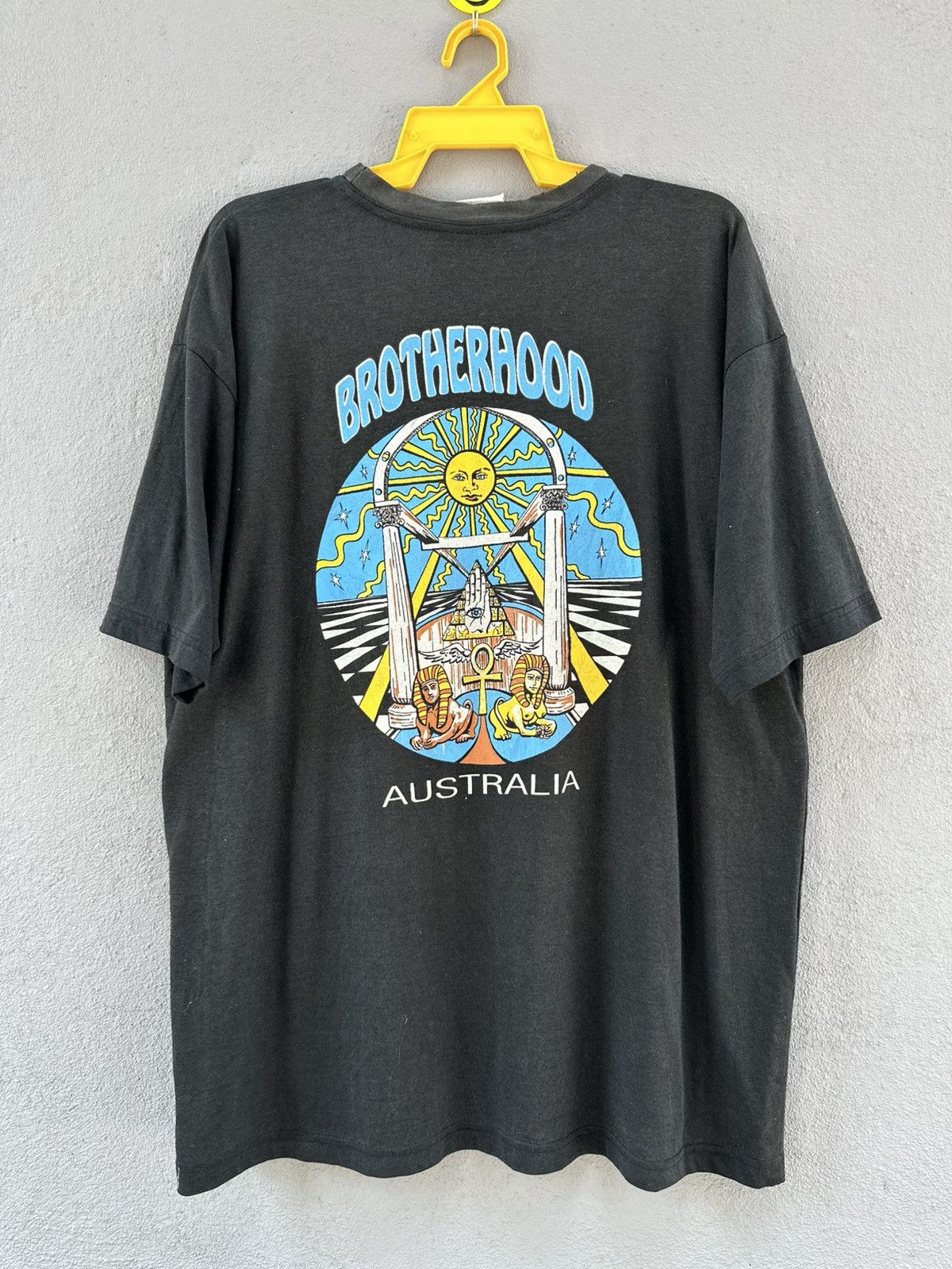 Ron Jon Surf Shop Thrashed Vintage 90s Brotherhood Surf Australia Faded Tee Size US XXL / EU 58 / 5 - 1 Thumbnail