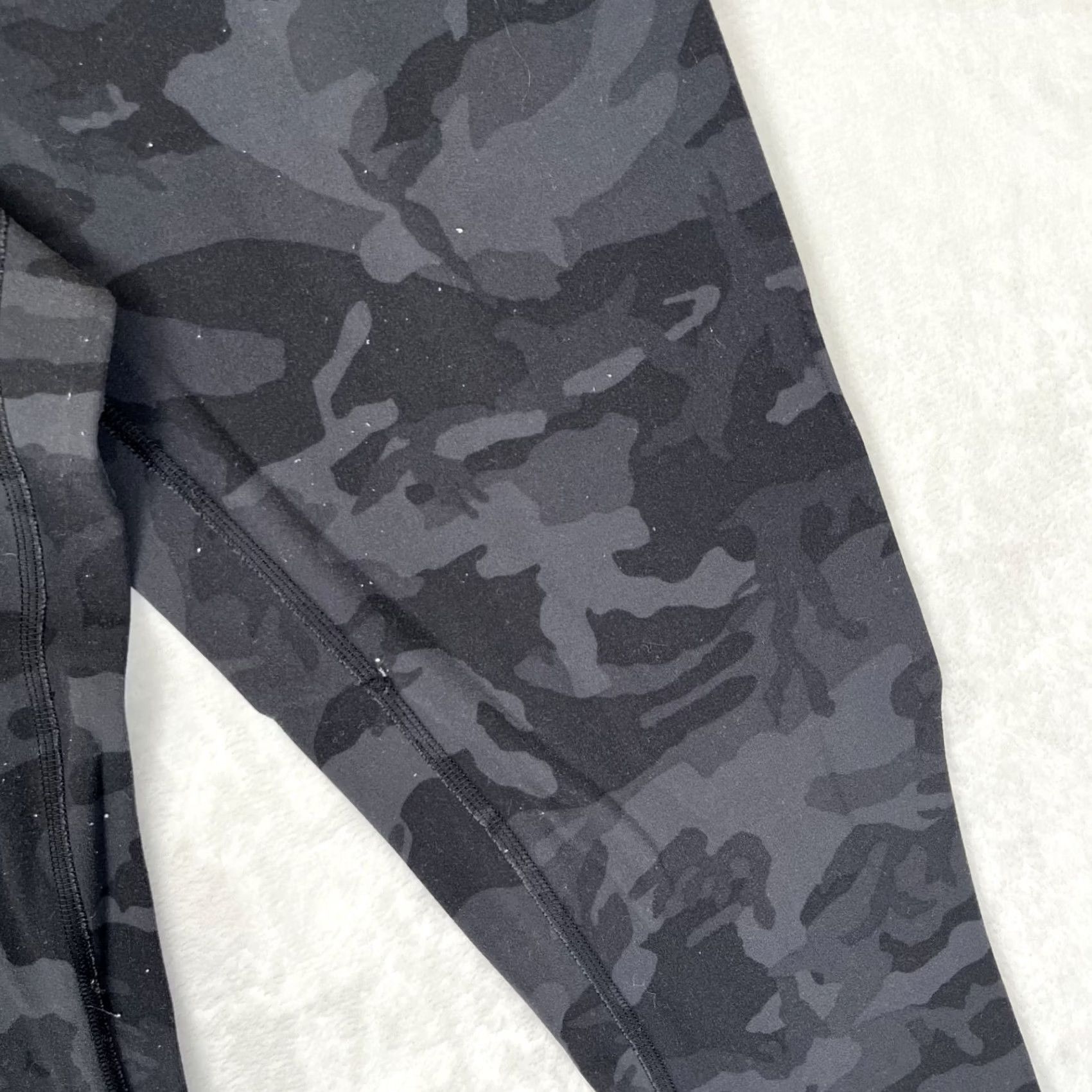 Lululemon Lululemon Women's Size 4 Black Camo High Rise Cropped Leggings Athletic Pants Yoga Run Gym Training Size 27" / US 4 / IT 40 - 5 Thumbnail