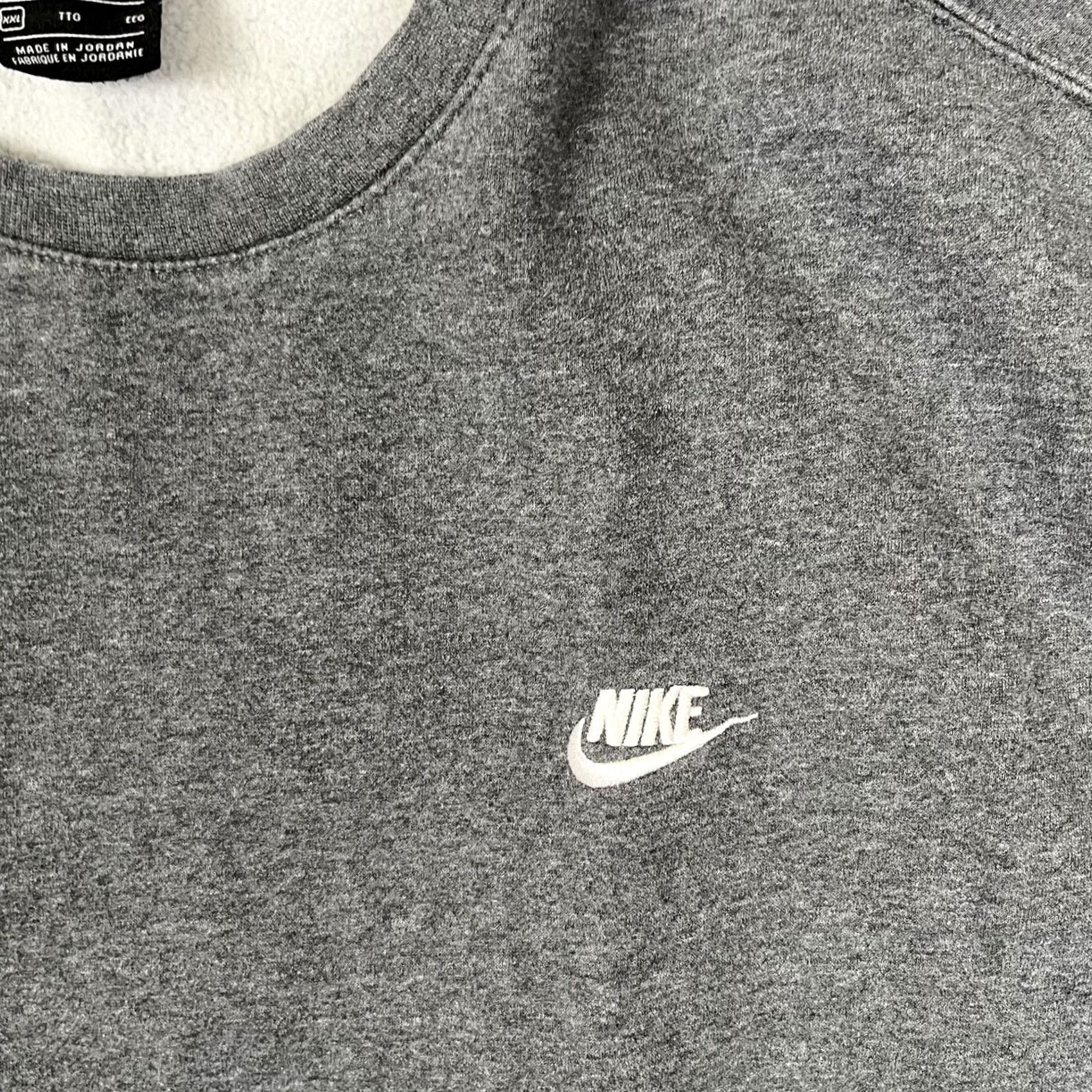 Nike VINTAGE Nike Sweatshirt Crewneck Size 2XL Gray Embroidered Swoosh Y2K Men Size US XXL / EU 58 / 5 - 2 Thumbnail