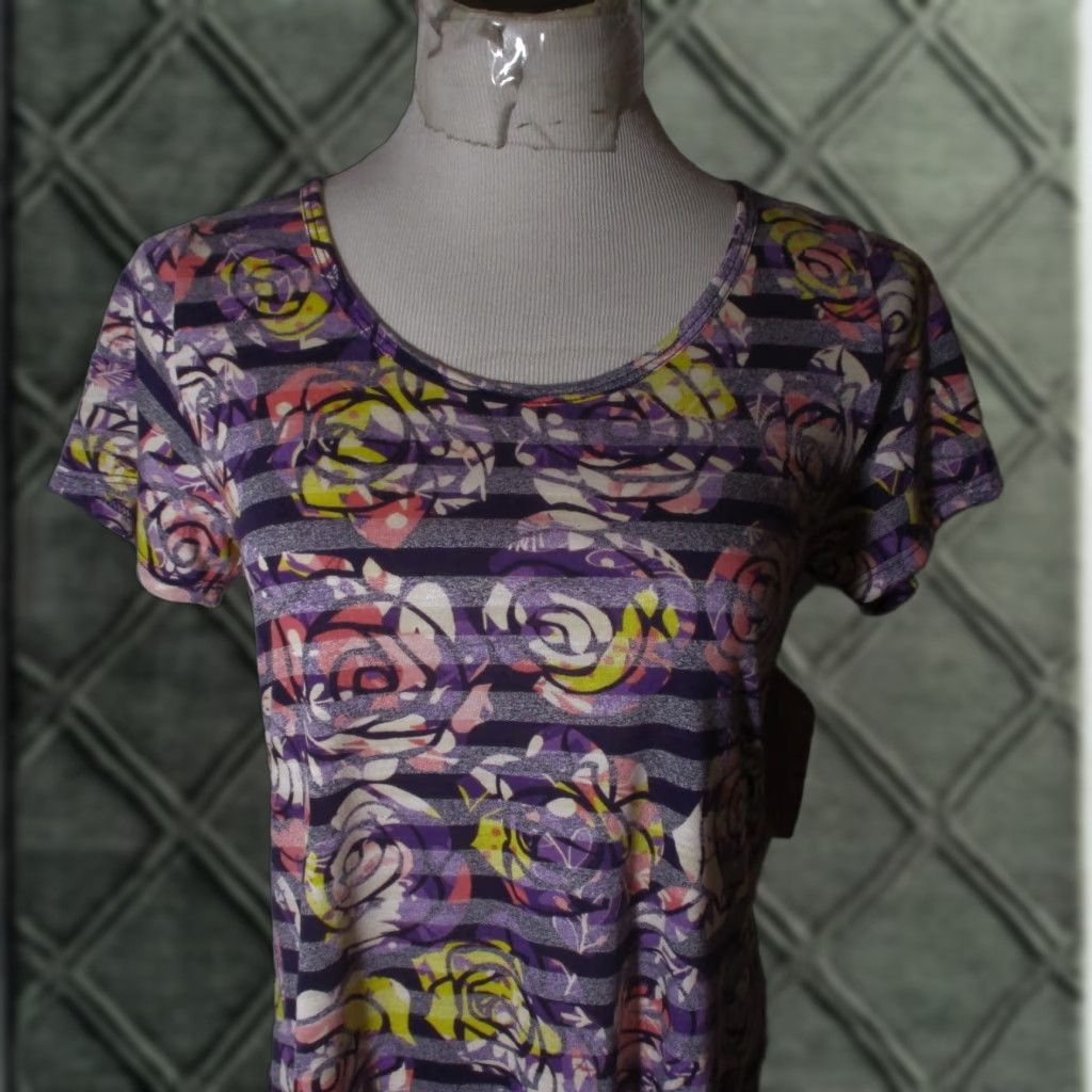 Vintage LULAROE Purple Classic T Short Sleeve Tunic Top Size XS NWT Size XS / US 0-2 / IT 36-38 - 1 Thumbnail