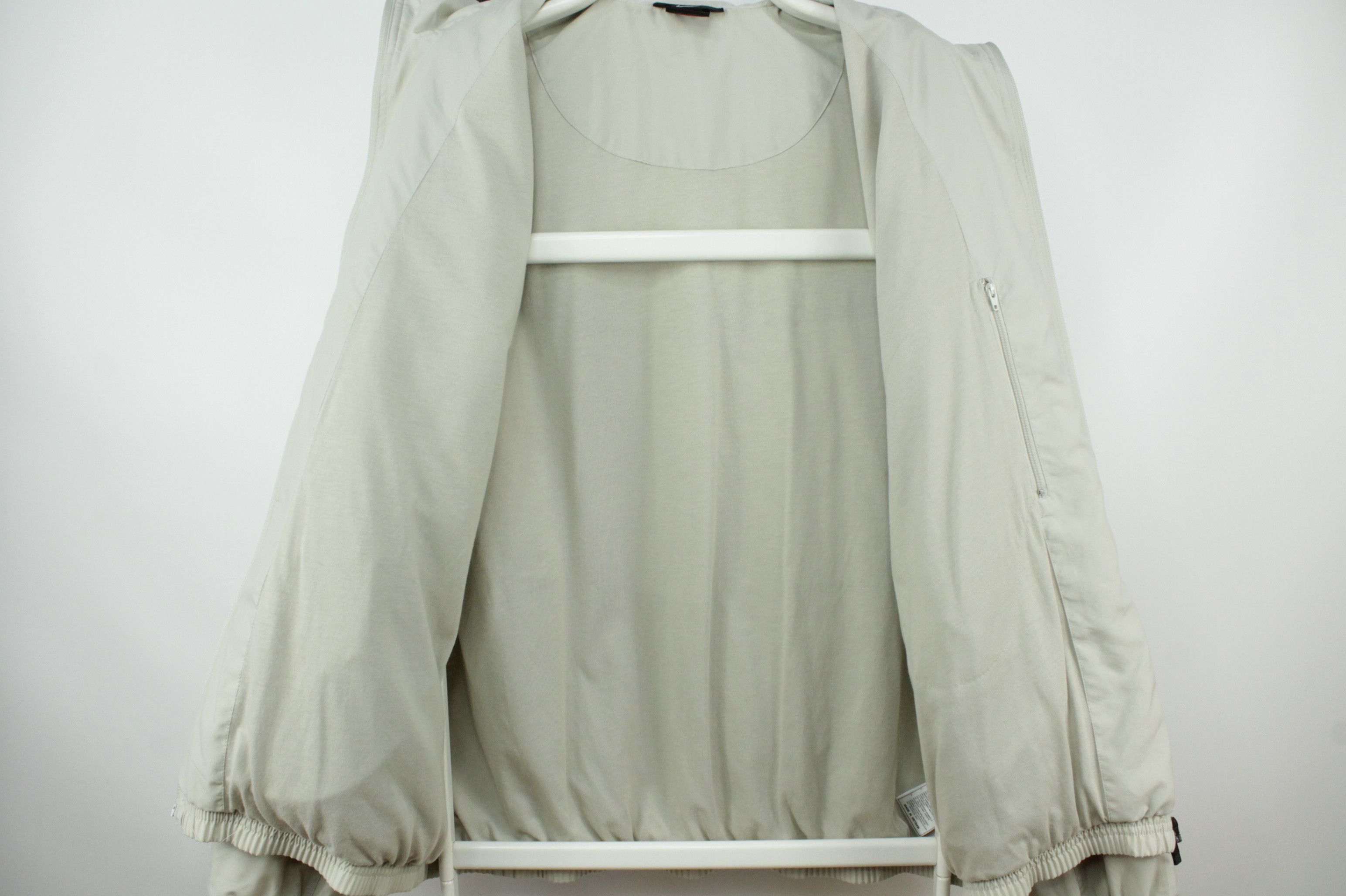 Nike Vintage Nike Nylon Track Top Oversized Windbreaker Jacket Size US L / EU 52-54 / 3 - 8 Thumbnail