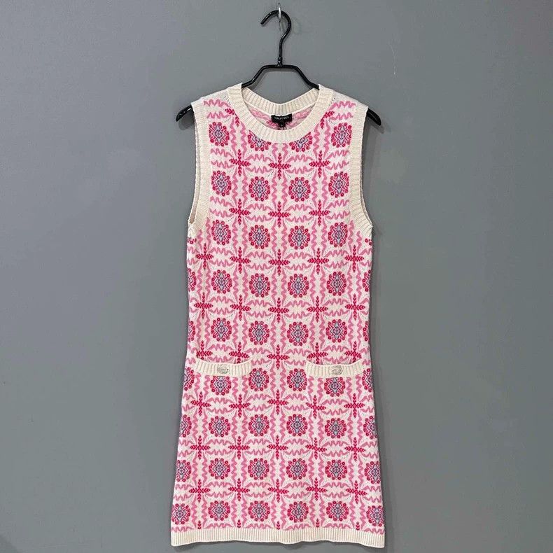 Chanel Chanel Pink flower cashmere dress 2504-Nextarrow Size XXS / US 00 / IT 34 - 1 Thumbnail
