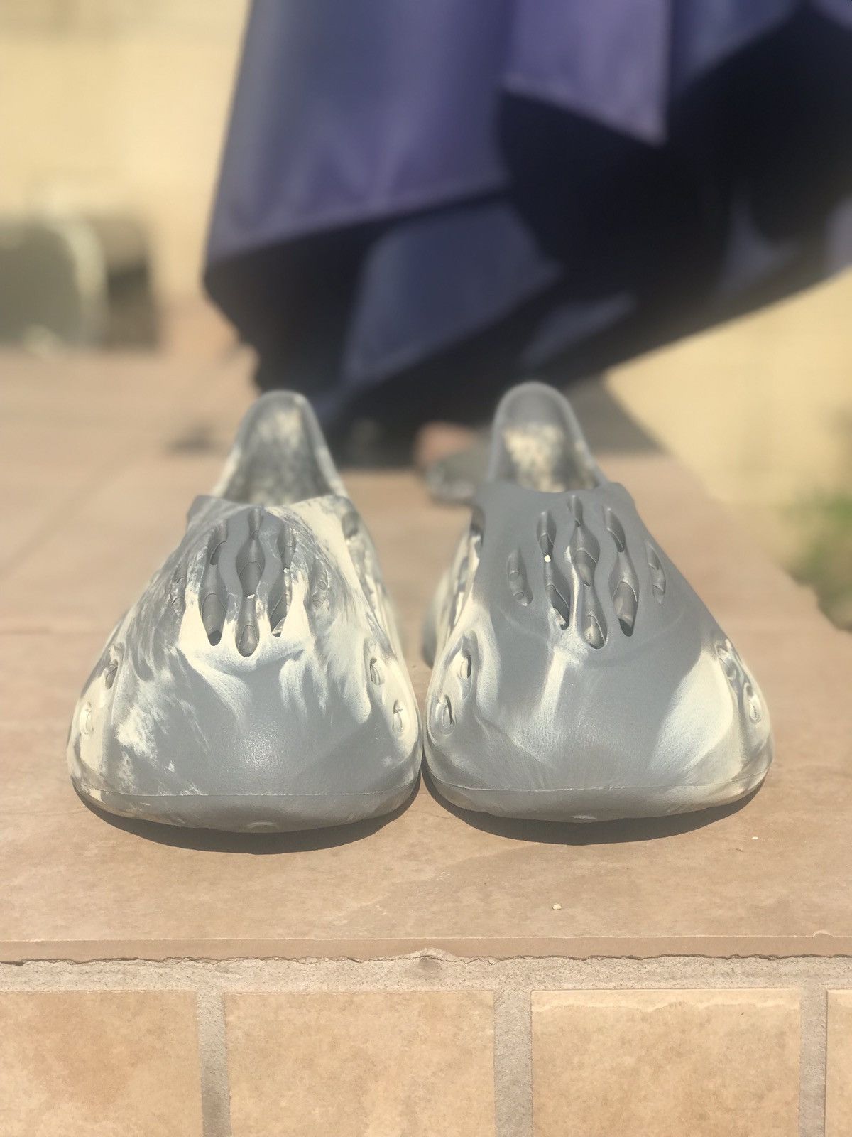 yeezy rnnr moon grey