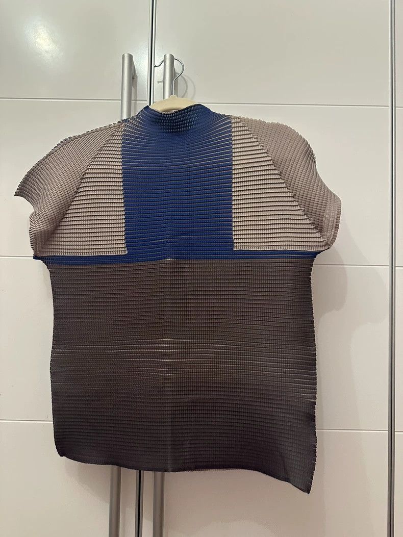 Issey Miyake Issey Miyake size:one size Blue and gray color-blocked top Size XS / US 0-2 / IT 36-38 - 1 Thumbnail