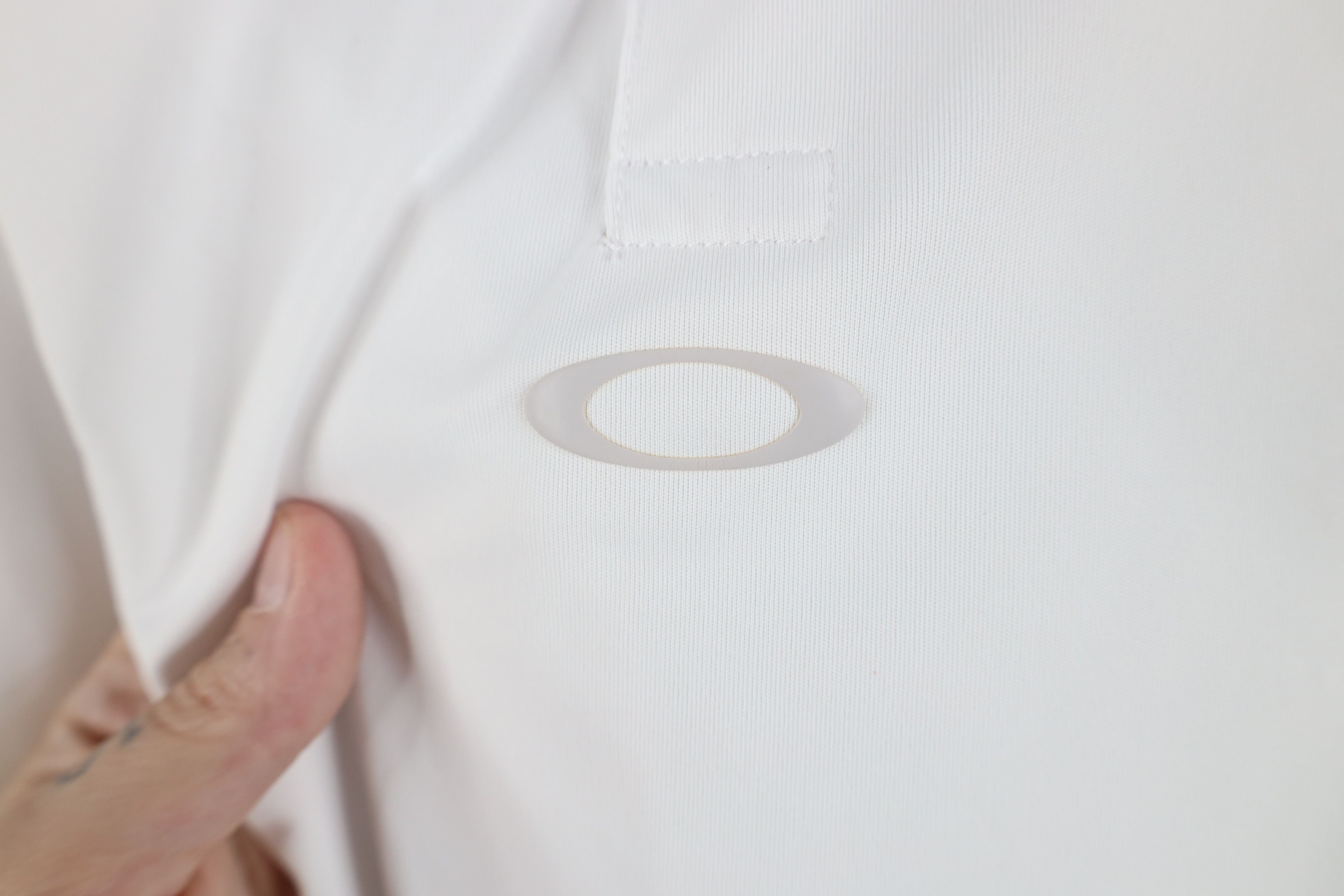 Oakley Vintage Oakley Center O Logo Collared Golf Polo Shirt White Size US L / EU 52-54 / 3 - 4 Thumbnail