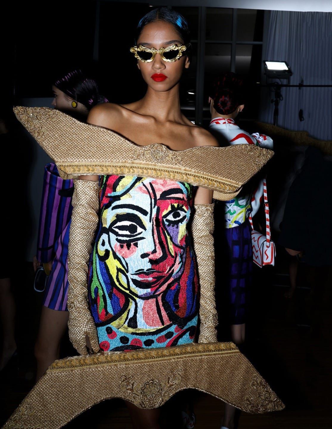 Jeremy Scott Mochino couture SS20 “Woman in a hat” by Jeremy Scott Size S / US 4 / IT 40 - 16 Thumbnail