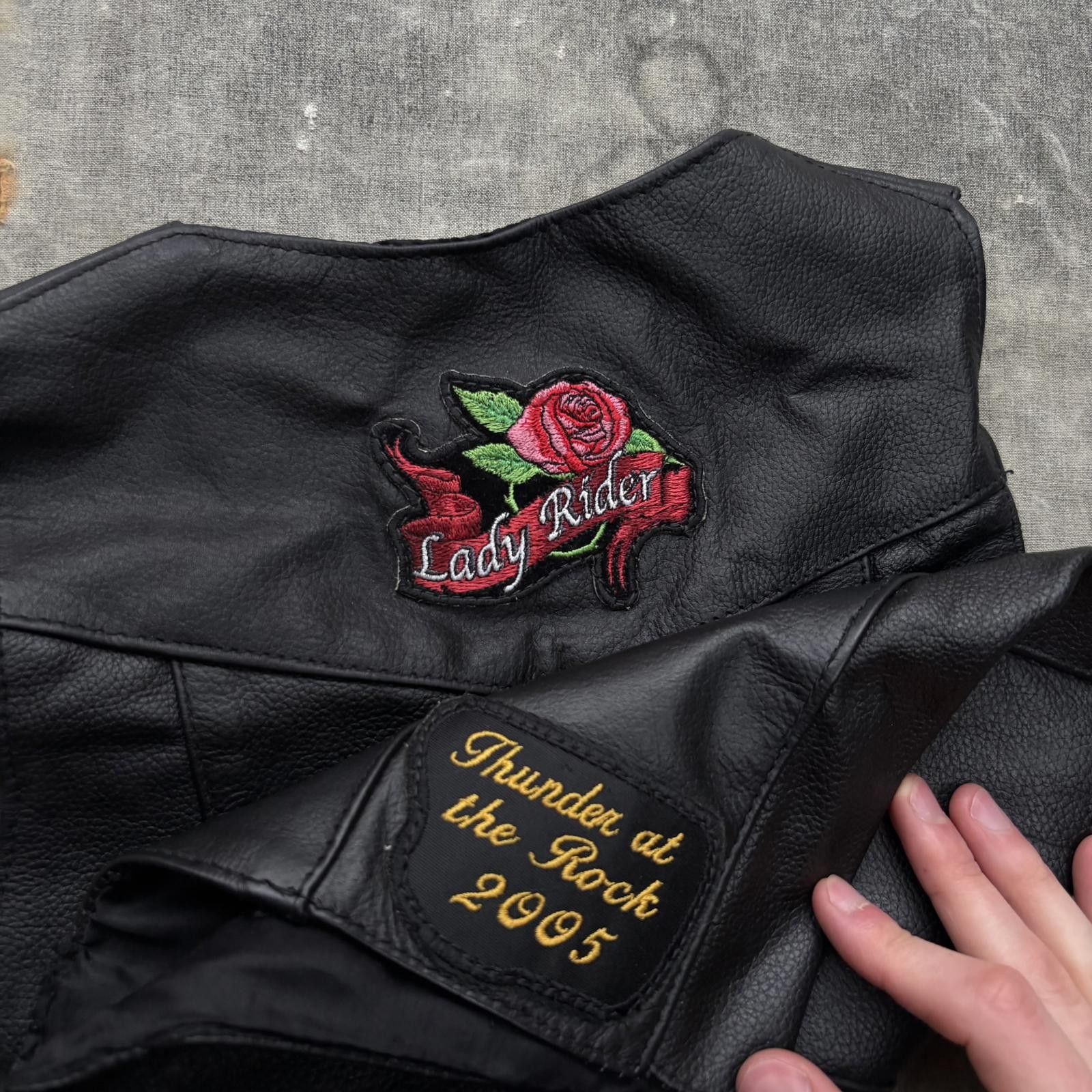 Vintage Vintage Y2K Biker Fire Floral Patches Grunge Leather Vest Size S / US 4 / IT 40 - 5 Thumbnail