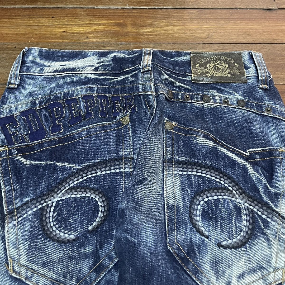 Le Grande Bleu (L.G.B.) Rare Design Vintage Brand Red Pepper Distressed Jeans 1990s Size US 28 / EU 44 - 4 Thumbnail