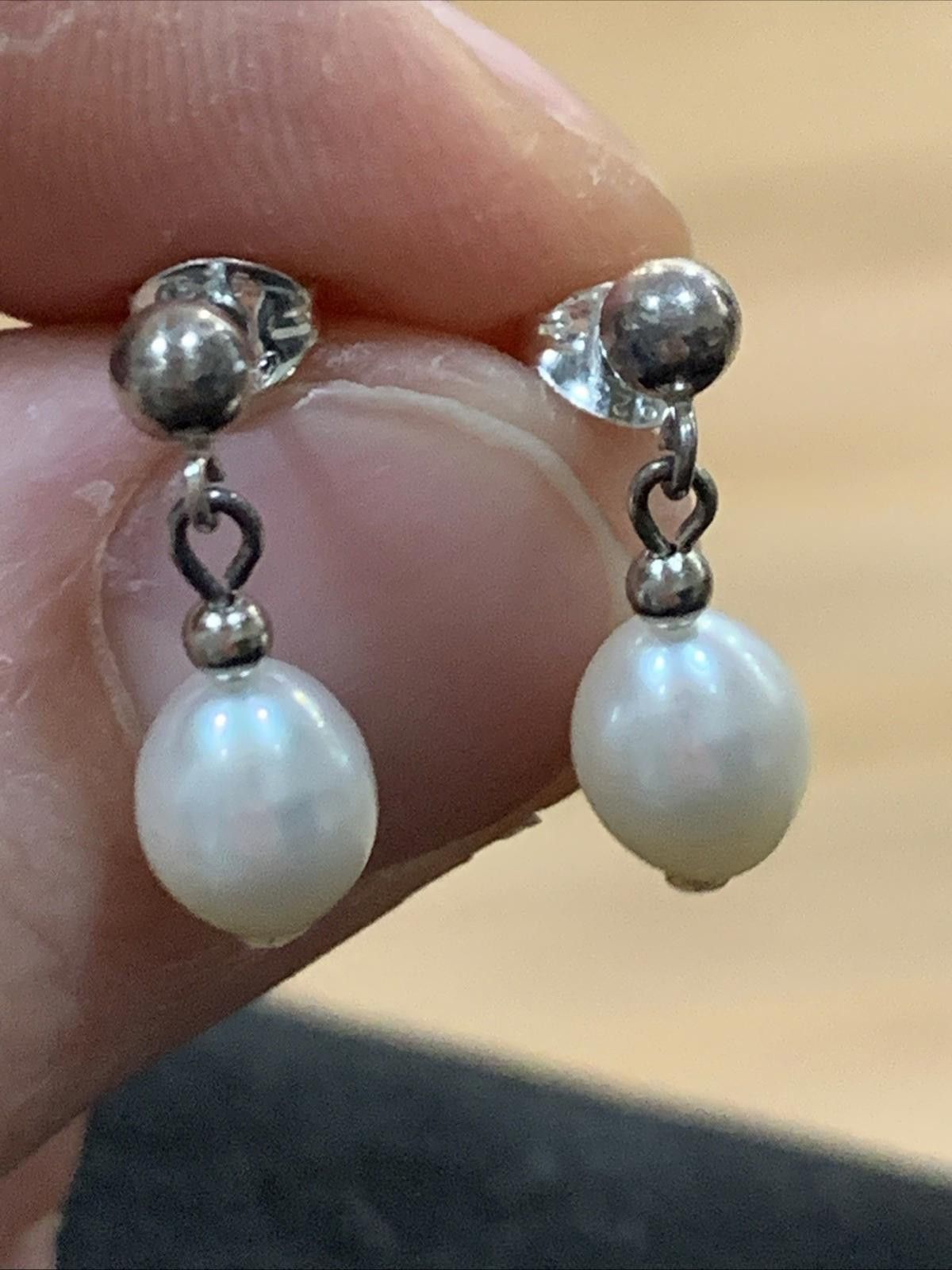 Sterling Silver Vintage Gorgeous Genuine Pearl and Sterling 925 Drop Earring Size ONE SIZE - 2 Thumbnail
