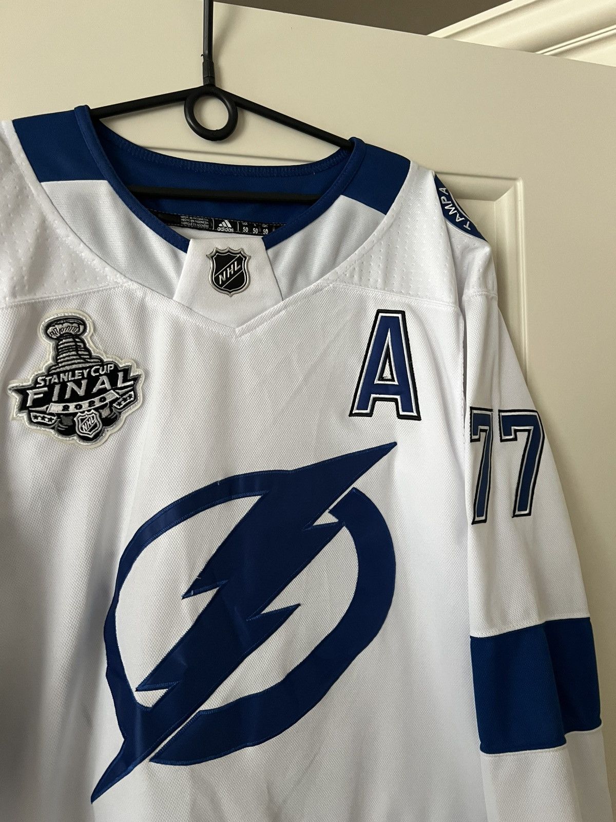 NHL Adidas NHL Tampa Bay Lightning #77 Hedman Jersey Size US XL / EU 56 / 4 - 5 Thumbnail