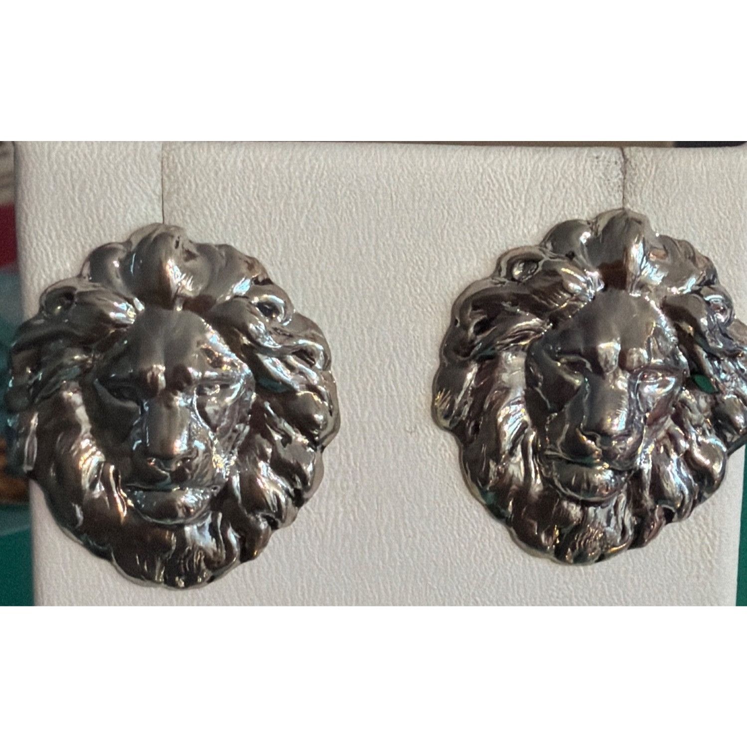Other Vintage Silver Tone Pierced Lion Head Earrings Textured 1.25 Size ONE SIZE - 1 Thumbnail
