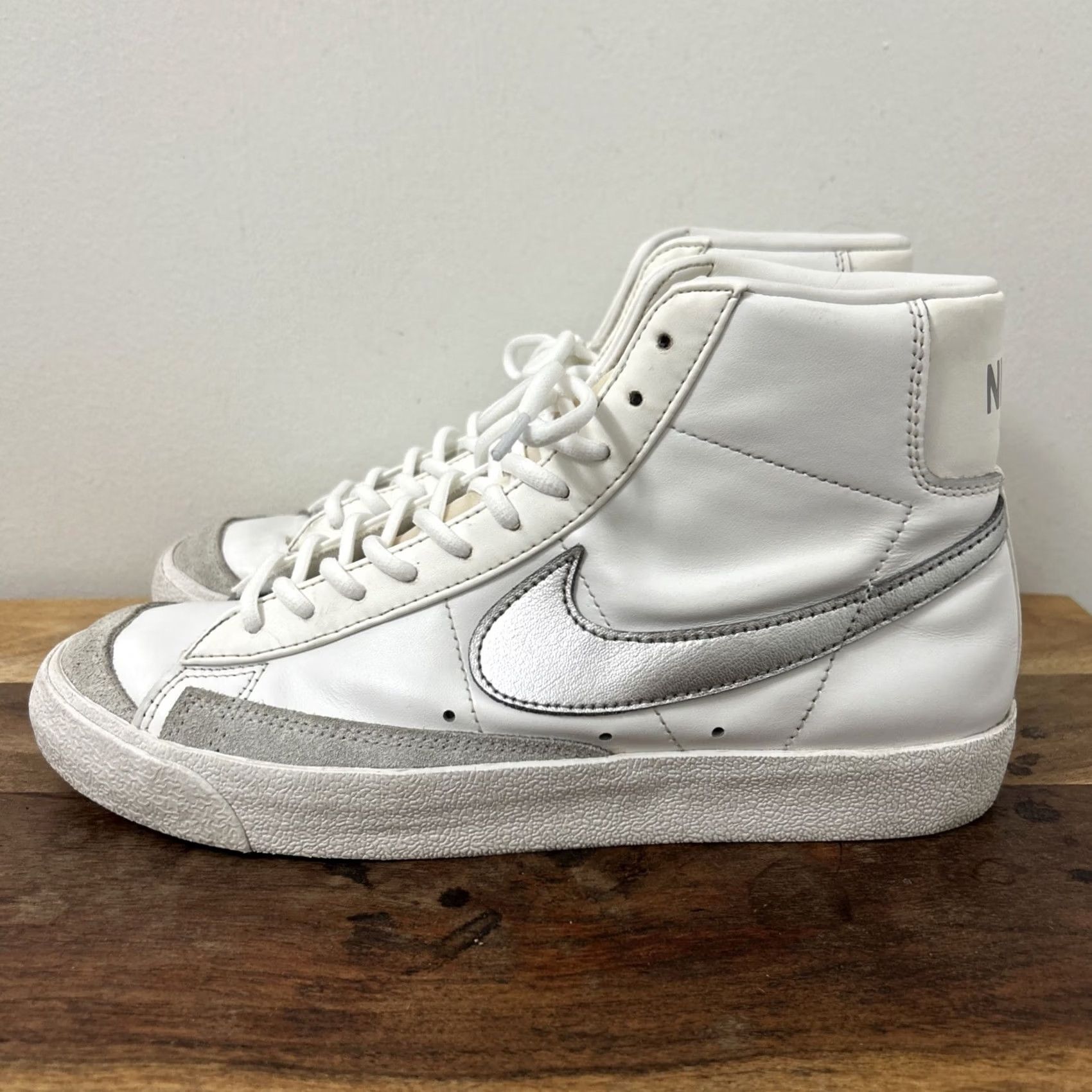 Nike Nike Blazer Mid ’77 Womens Sz 10 Summit White Silver Athletic Shoes CZ1055-112 Size M / US 6-8 / IT 42-44 - 4 Thumbnail