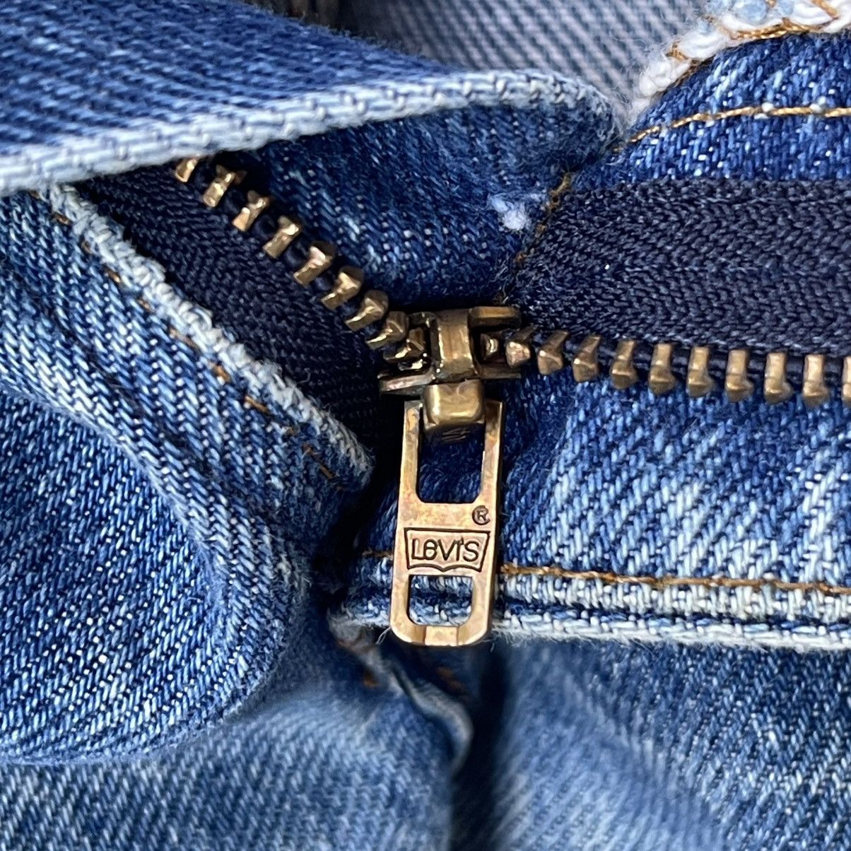 Levi's Thrashed Crotch Rip / Blowout Levi’s 517 Flared Bella Hadid Size US 32 / EU 48 - 19 Thumbnail