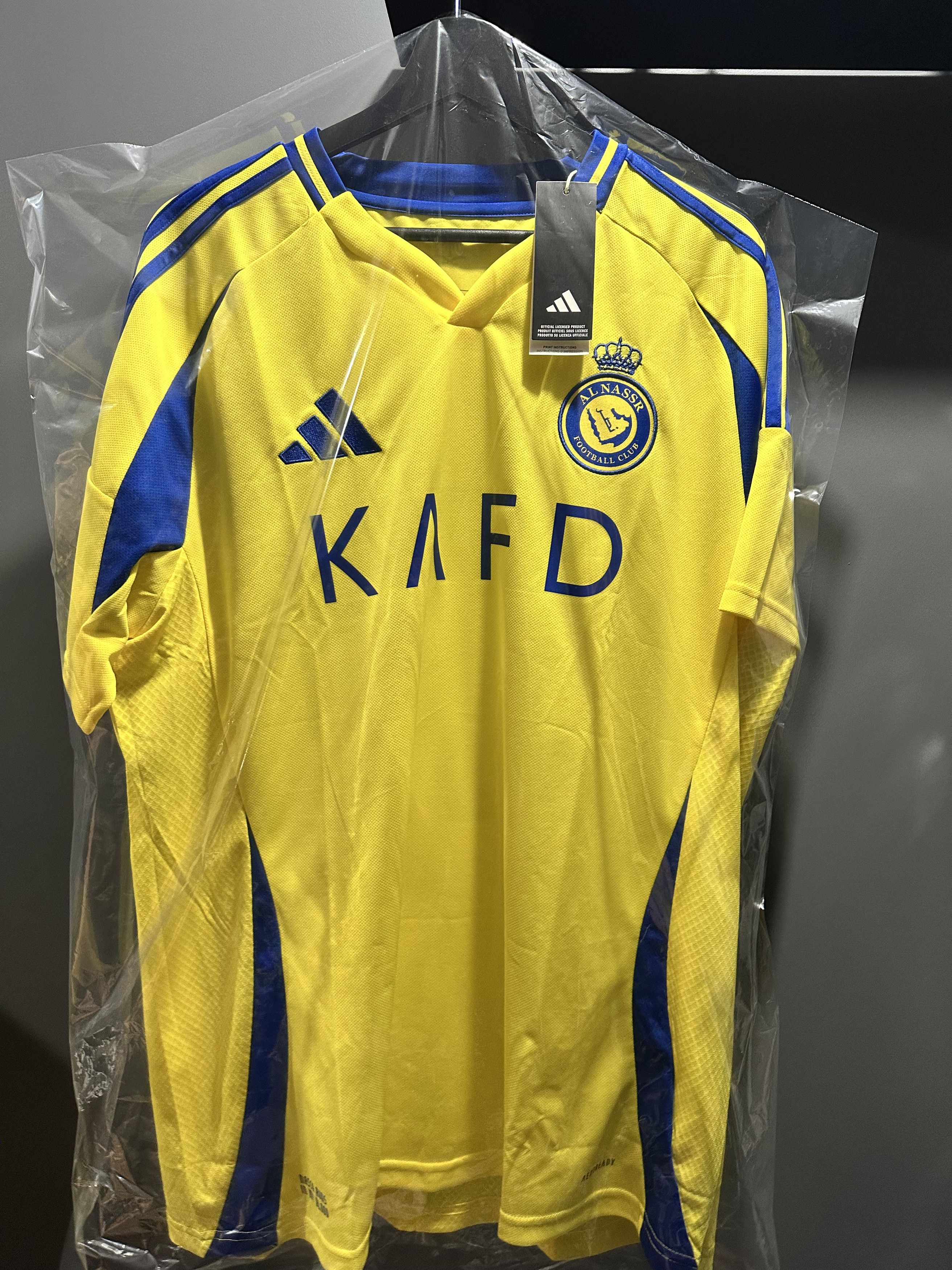 Adidas Cristiano Ronaldo singed Museum COA Size US XL / EU 56 / 4 - 5 Thumbnail