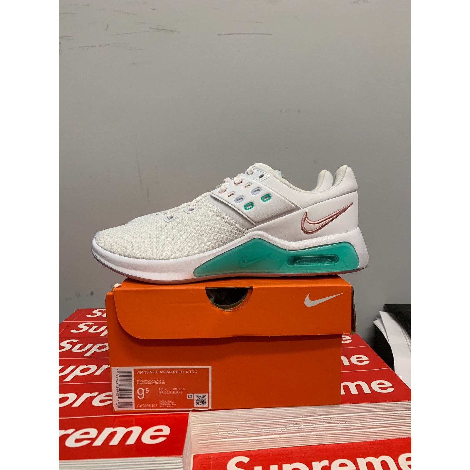 Nike Nike Women's Air Max Bella TR 4 White Green Size 9.5 NEW Size US 9.5 / IT 39.5 - 4 Thumbnail