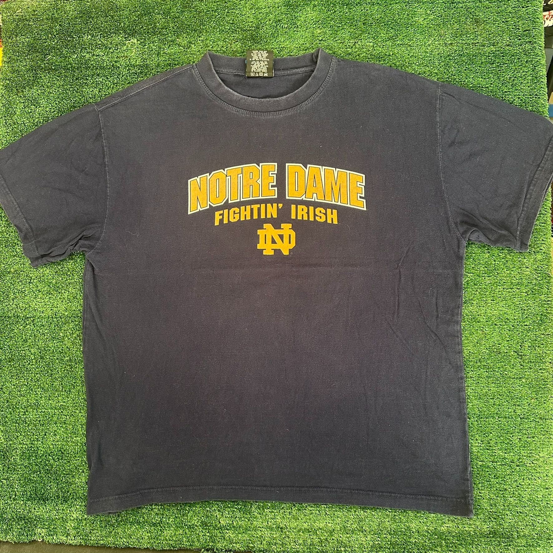 NCAA Vintage Y2K NCAA Notre Dame Fighting Irish T-Shirt Navy XL S Size US XL / EU 56 / 4 - 1 Thumbnail