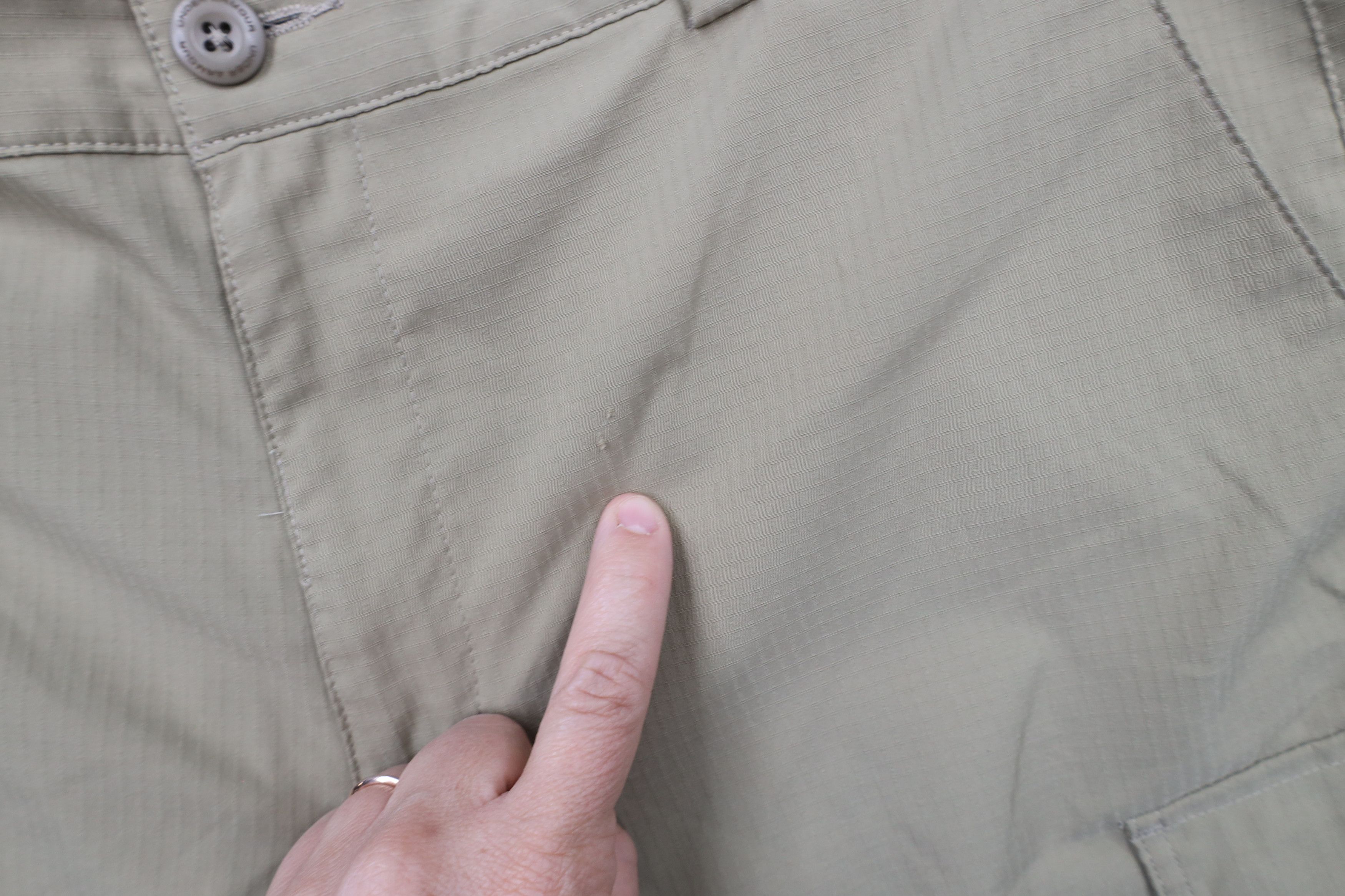 Under Armour × Vintage Under Armour Distressed Above Knee Cargo Shorts Beige Size US 34 / EU 50 - 5 Thumbnail