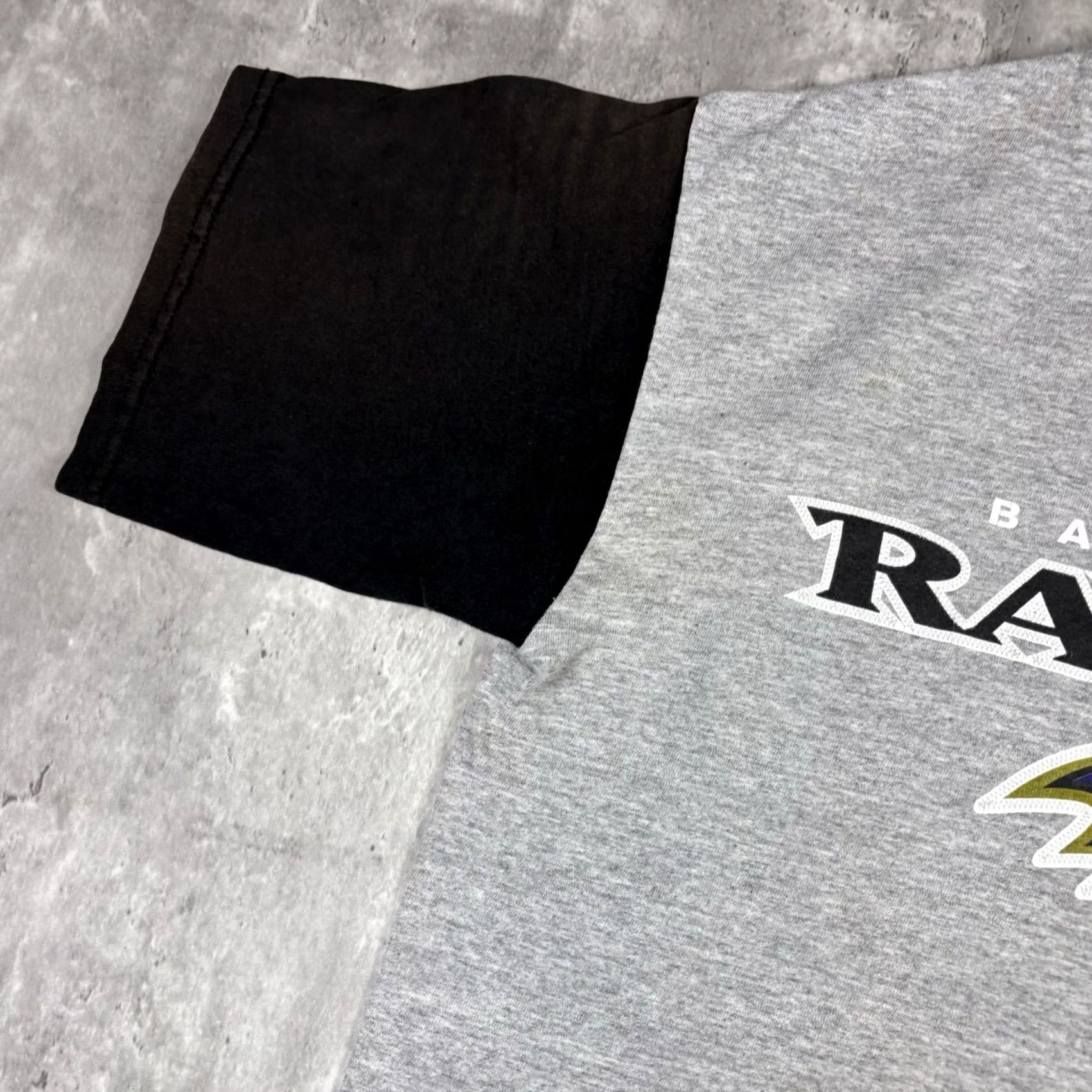 NFL VINTAGE Ravens Logo NFL T Shirt Gray M Adult Football 90s Retro Graphic Print Short Sleeve Crew Neck Cotton Men Size M Logo Ravens Ravens Team Mens Size US M / EU 48-50 / 2 - 5 Thumbnail