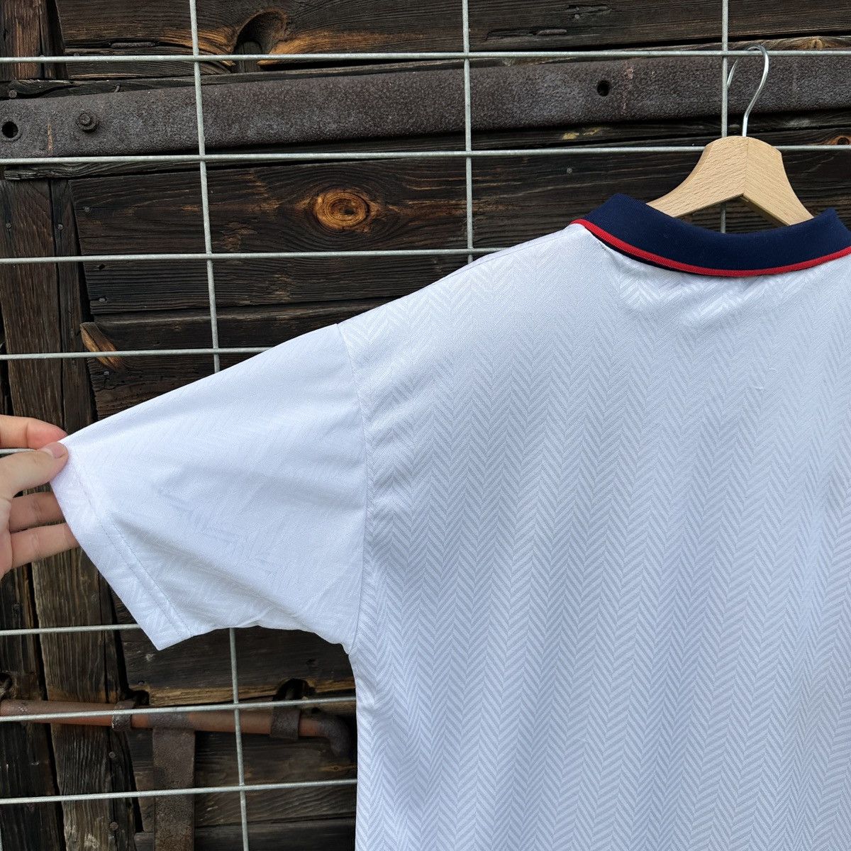 Umbro 1993/1995 England Umbro Soccer Jersey Vintage Home Shirt Size US L / EU 52-54 / 3 - 14 Thumbnail