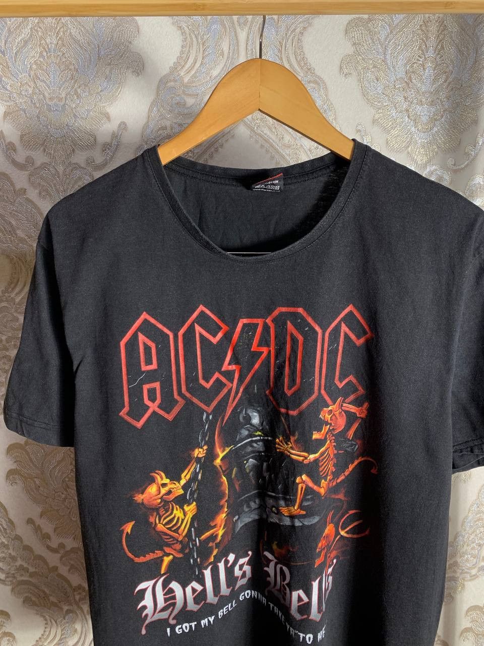 Band Tees Vintage AC/DC World Tour Rock T-shirt Metal Punk Y2K 90s Size US XL / EU 56 / 4 - 2 Thumbnail